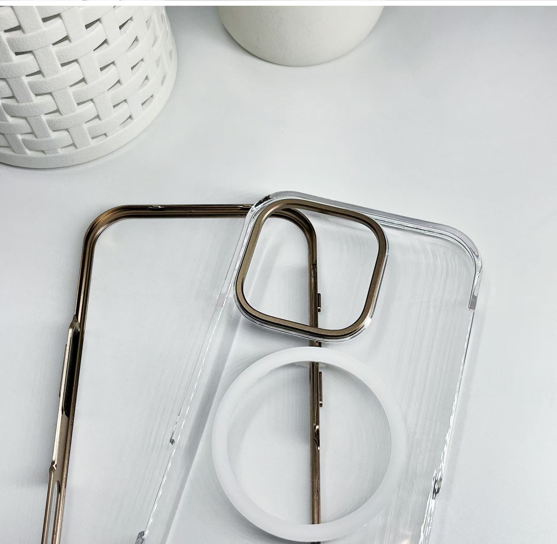 Santa   Barbara   Polo   Raquet   Club   Harvey   Series   For   iPhone   16   Pro   Max   (desert   Titanium) for iPhone         16         Pro         Max by Covermeup