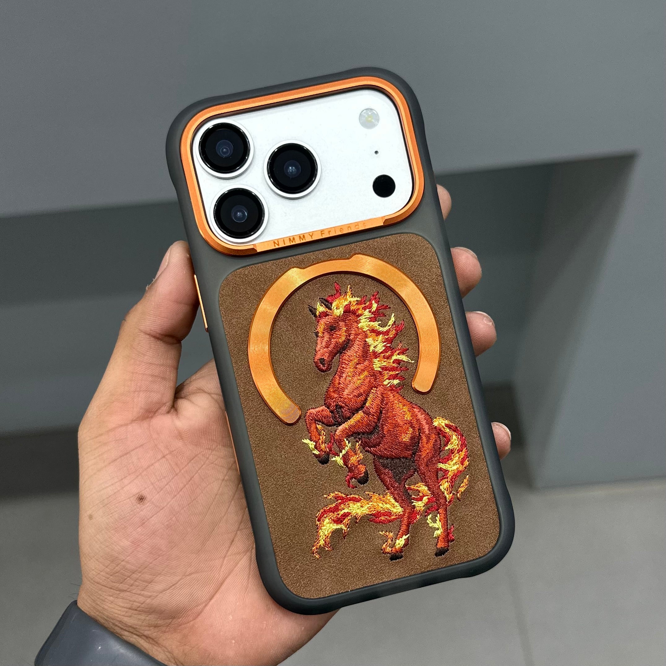 NIMMY HORSE MAGSAFE CASE - BLACK ORANGE ( No. 3538 )