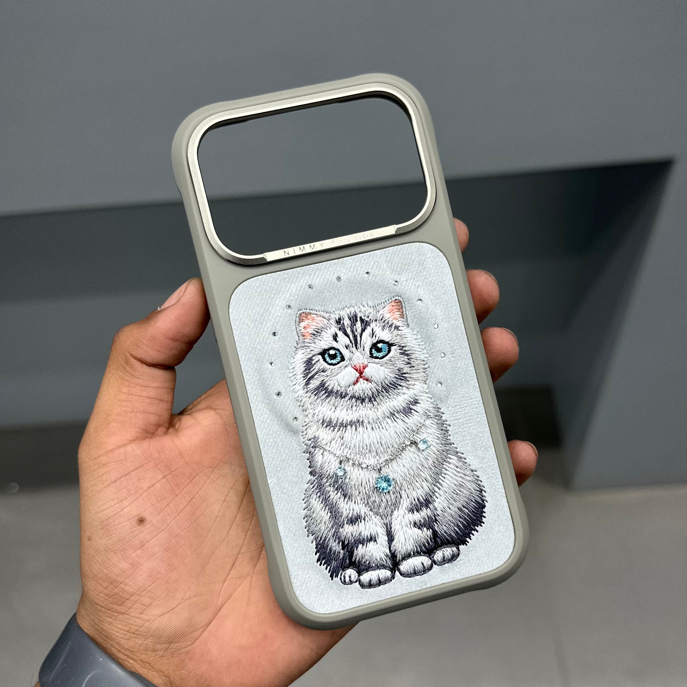 NIMMY FASION SERIES MAGSAFE-GREY CAT ( No. 3352 )