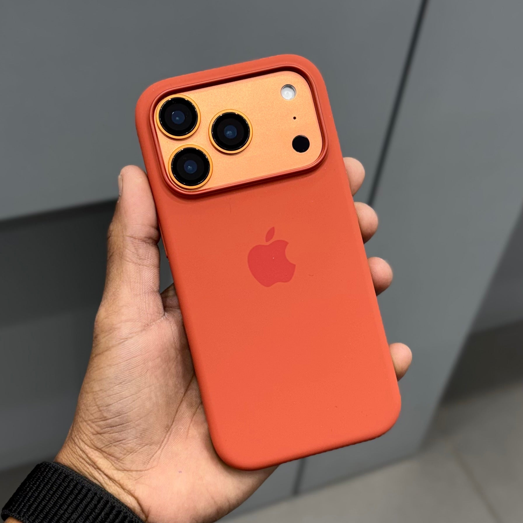 IC Silicon with Magsafe - Orange ( No. 2241 ) Mobile Case by CoverMeUp