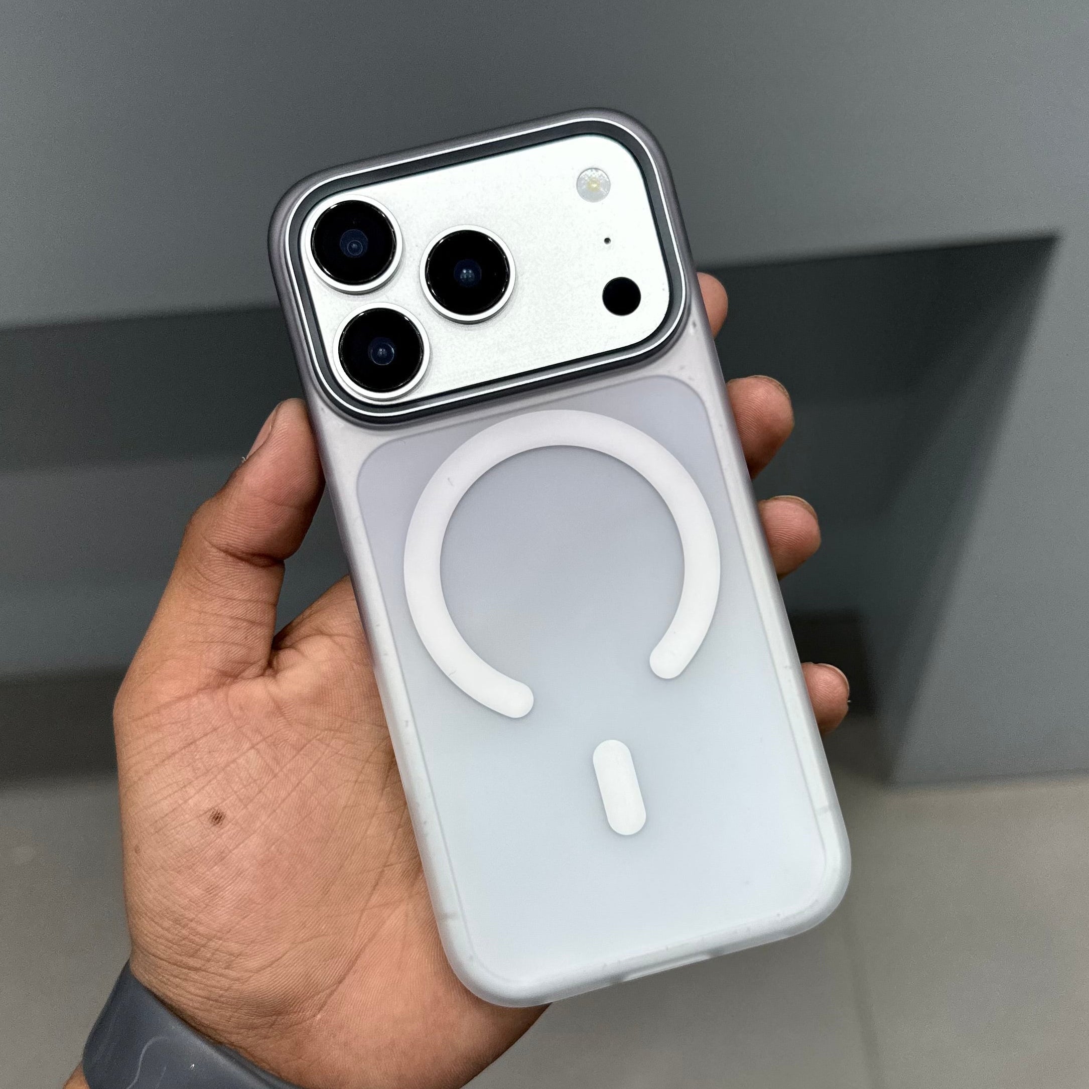 KWINI FROST CASE MAGSAFE - GREY ( No. 3291 )