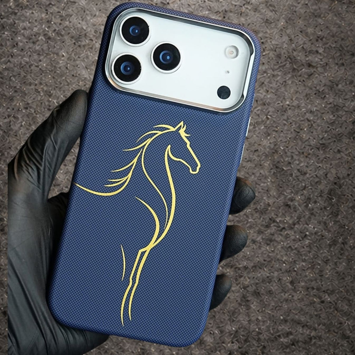 Luxo Carbon Texture Horse Design Slim Magsafe Case