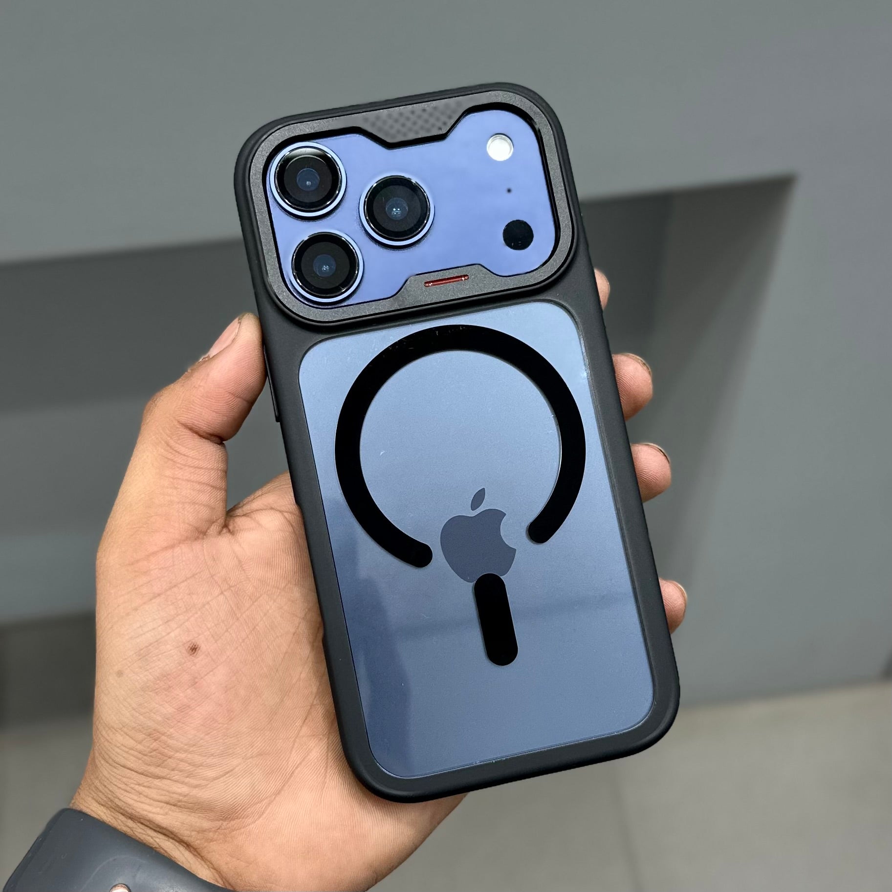 NY ARMOD CAM CASE - BLACK ( No. 3055 )