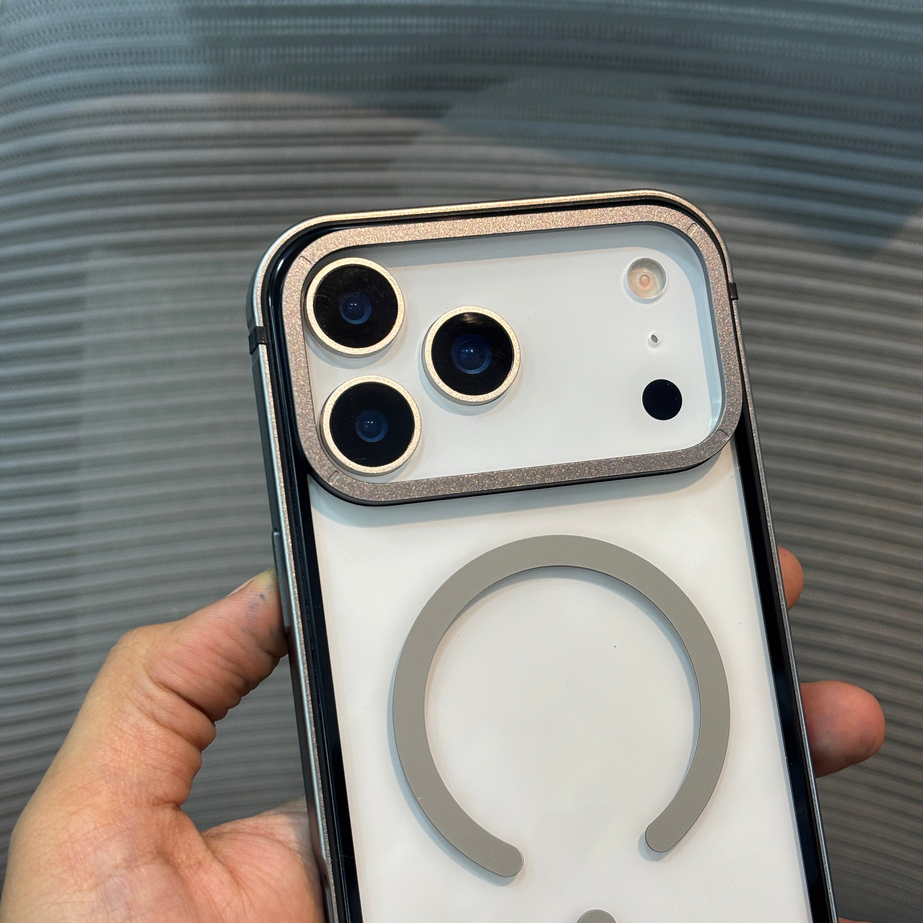 LumiFrame MagSafe iPhone 17 Pro Max Case