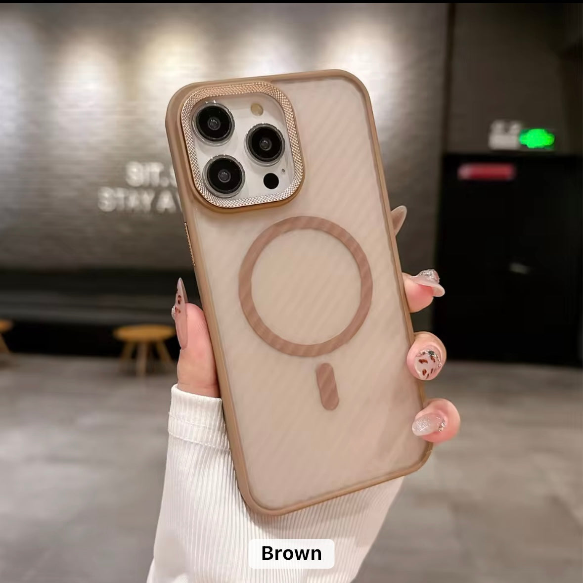 Protective Apple iPhone Back Cover - MagSafe Hard iPhone Case - Style 4