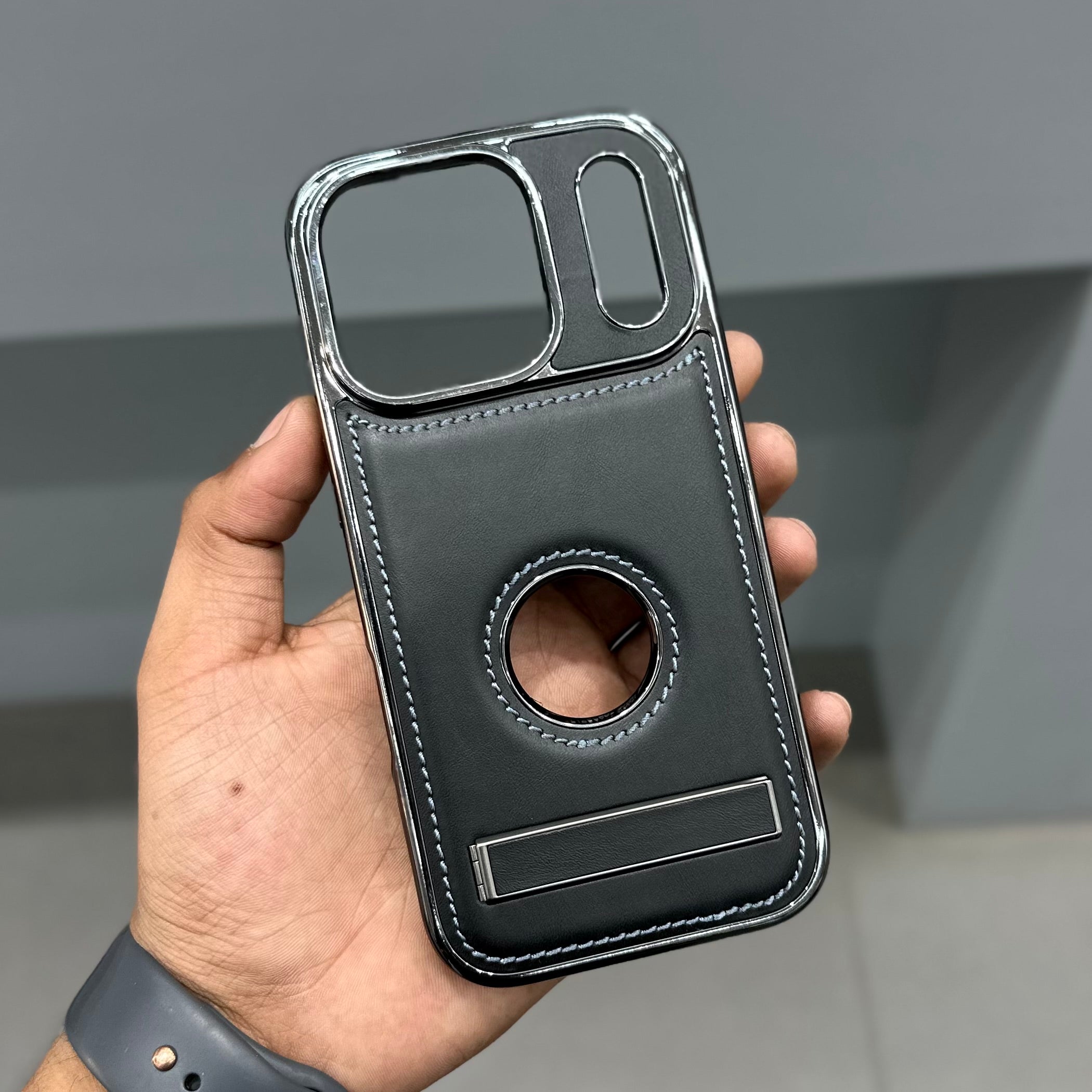 ICON LUXURIOUS WITH STAND - BLACK ( No. 3201 ) Mobile Case by CoverMeUp - Style 5