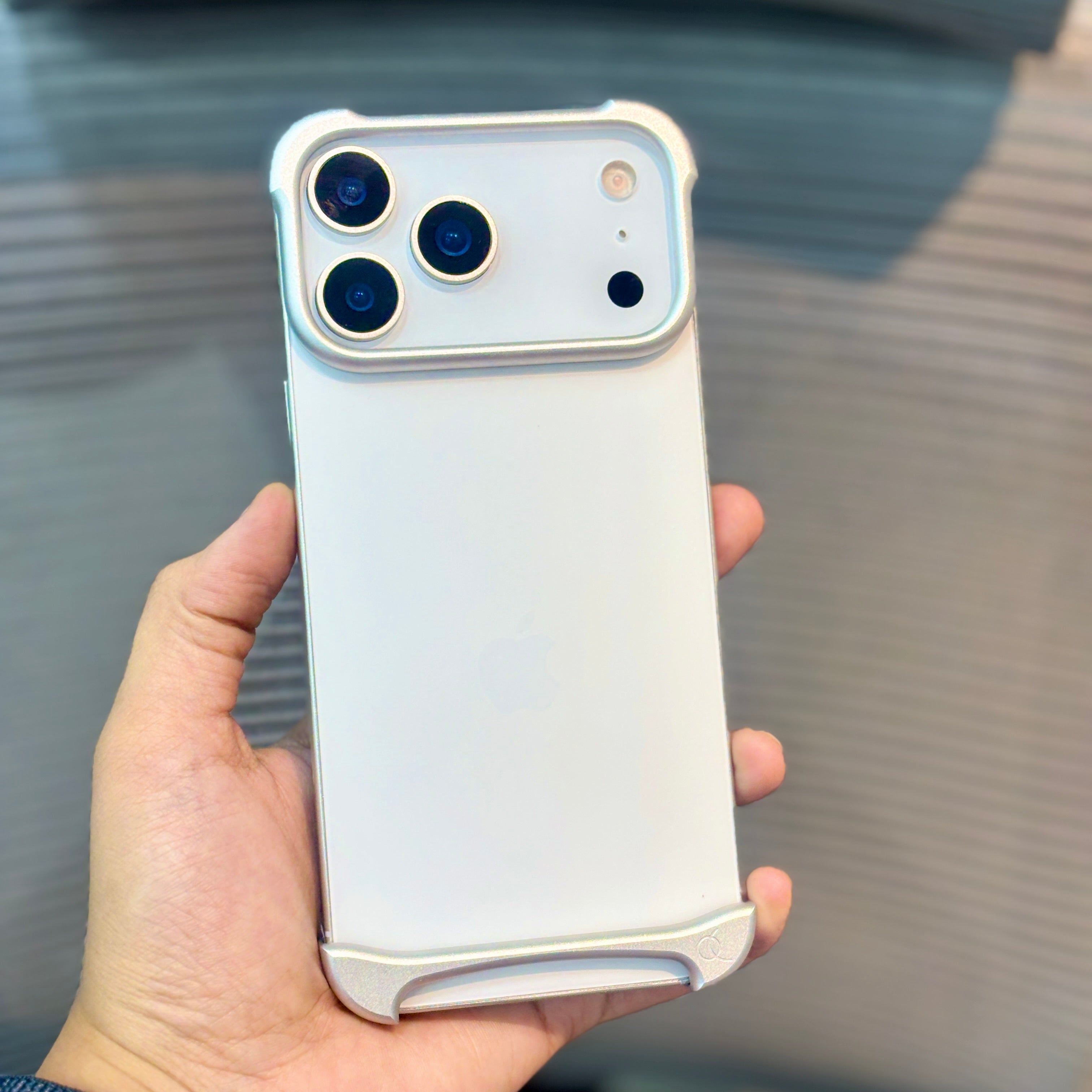 Protective Apple iPhone Back Cover - AlumiCore Metal Bumper iPhone 17 Pro Max Case