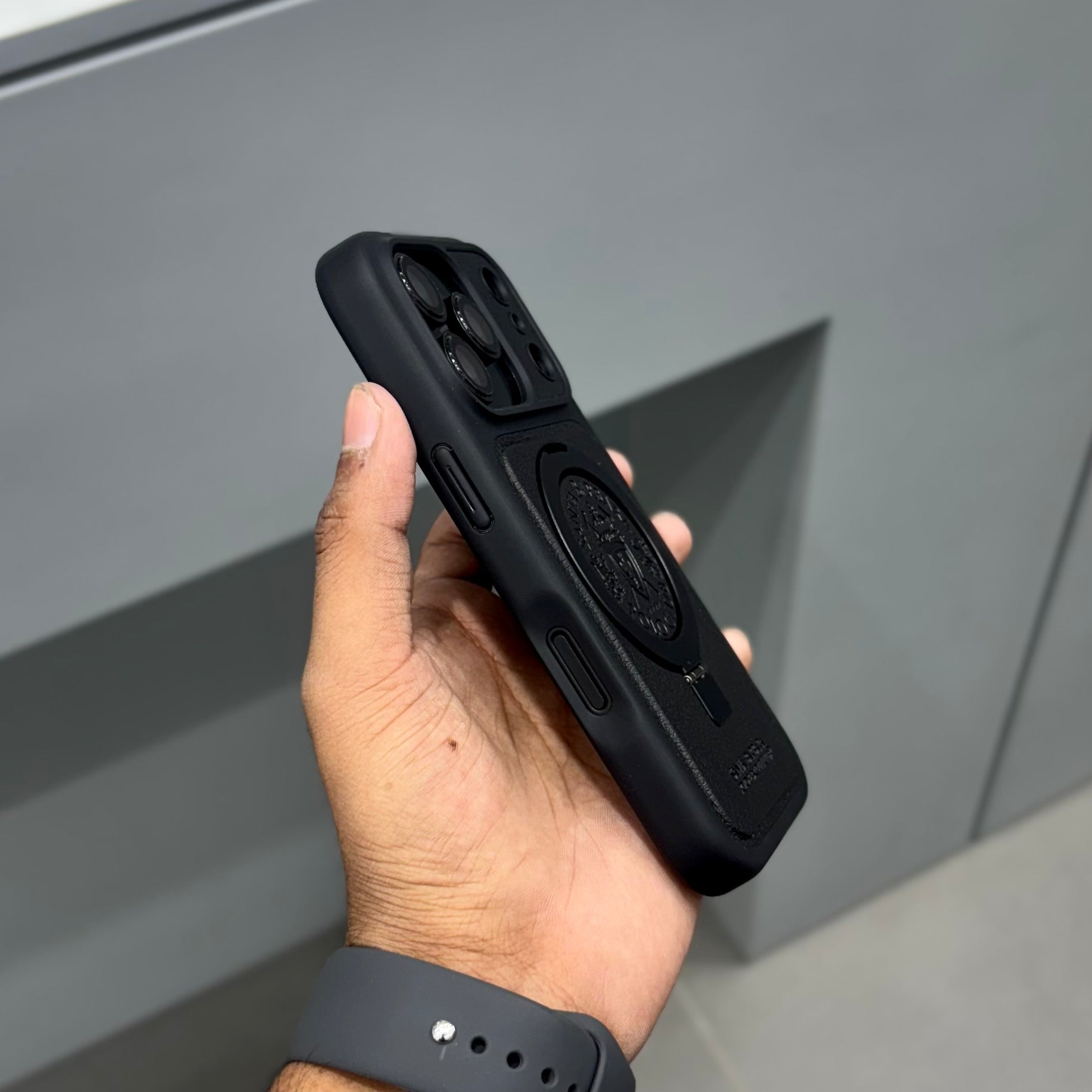 Santa Barbara primo mag Case with Magsafe-Black ( No. 2010 ) 17 Series Mobile Case by CoverMeUp - Style 2