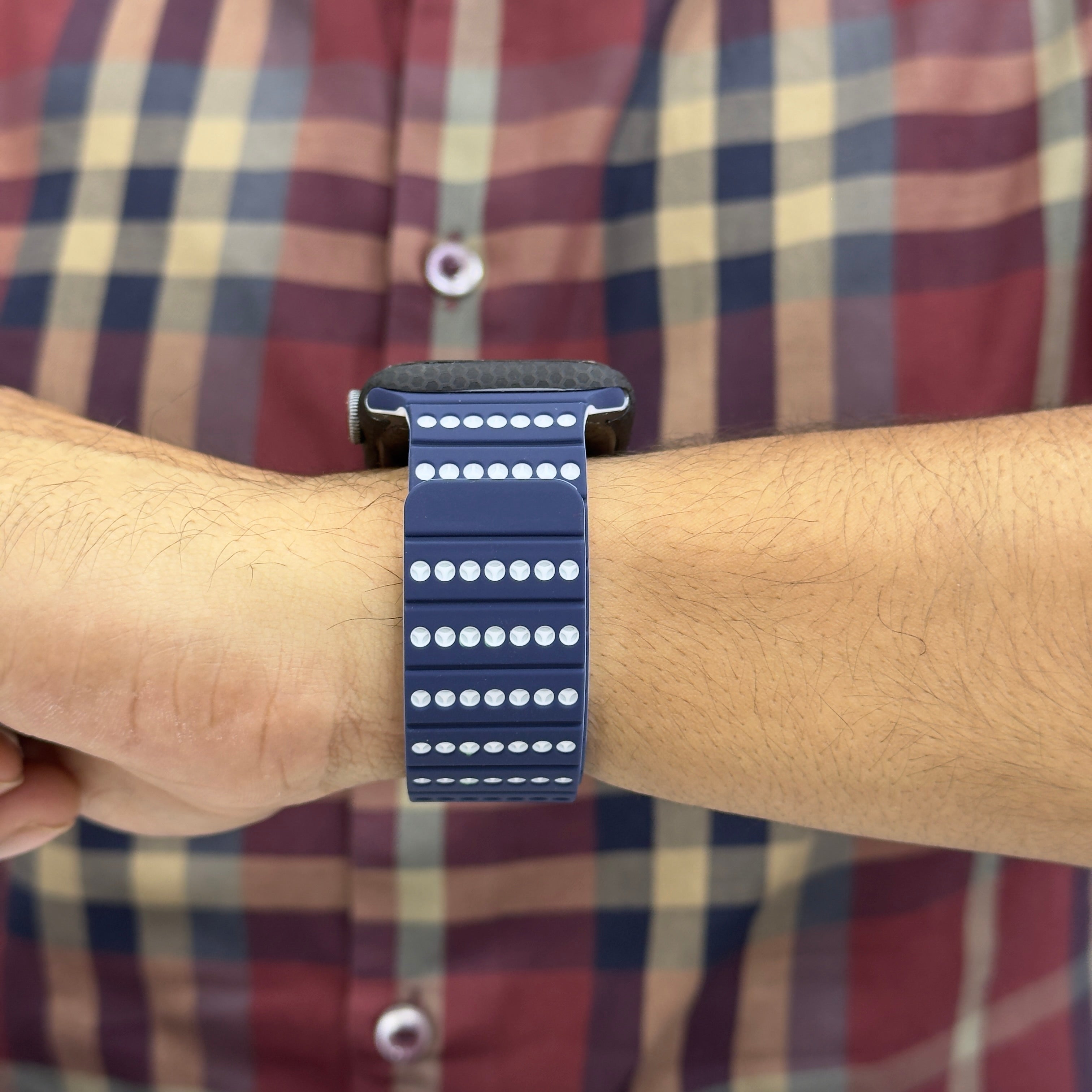 HydroLoop Magnetic Apple Watch Band