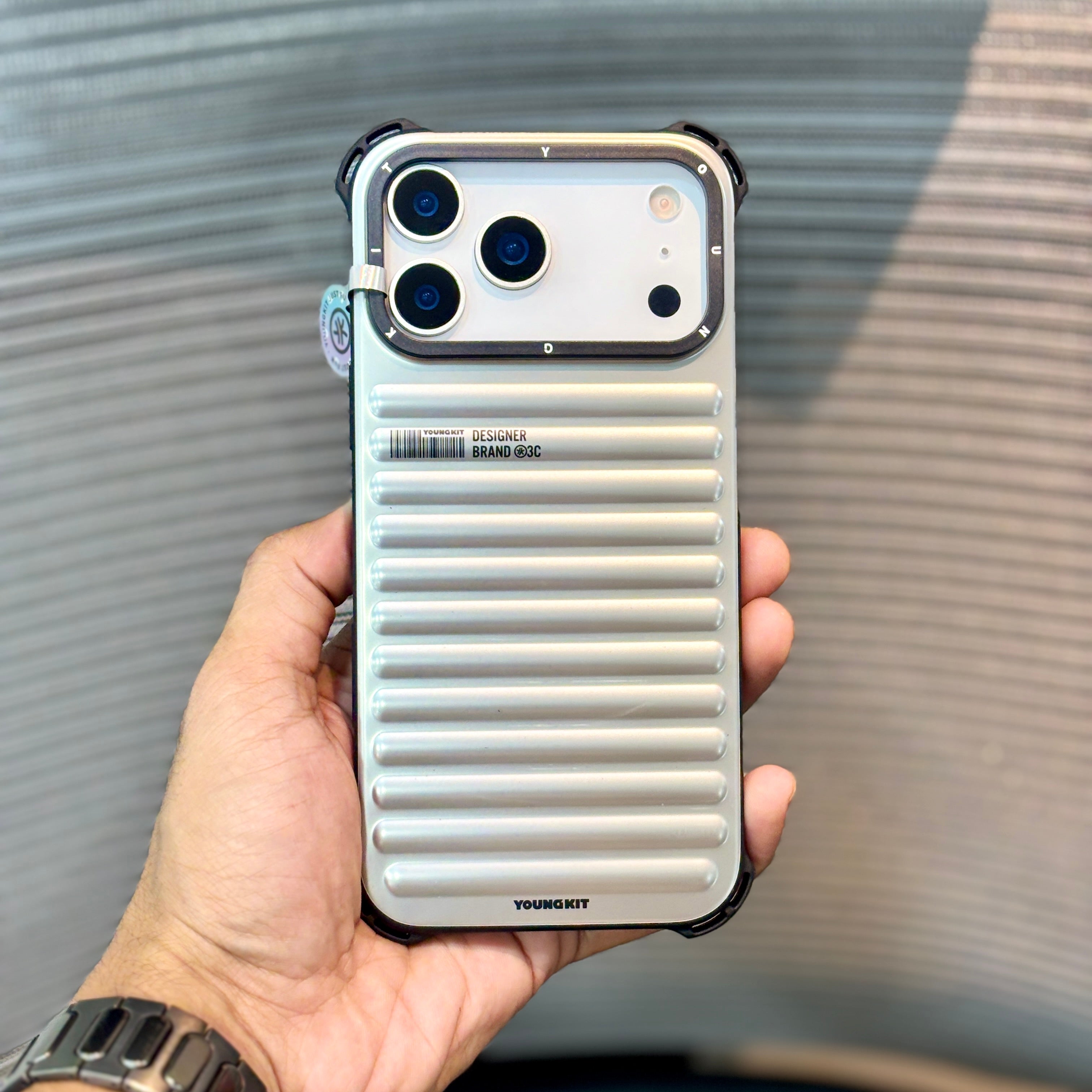 Luxora Wave MagSafe iPhone 17 Pro Case