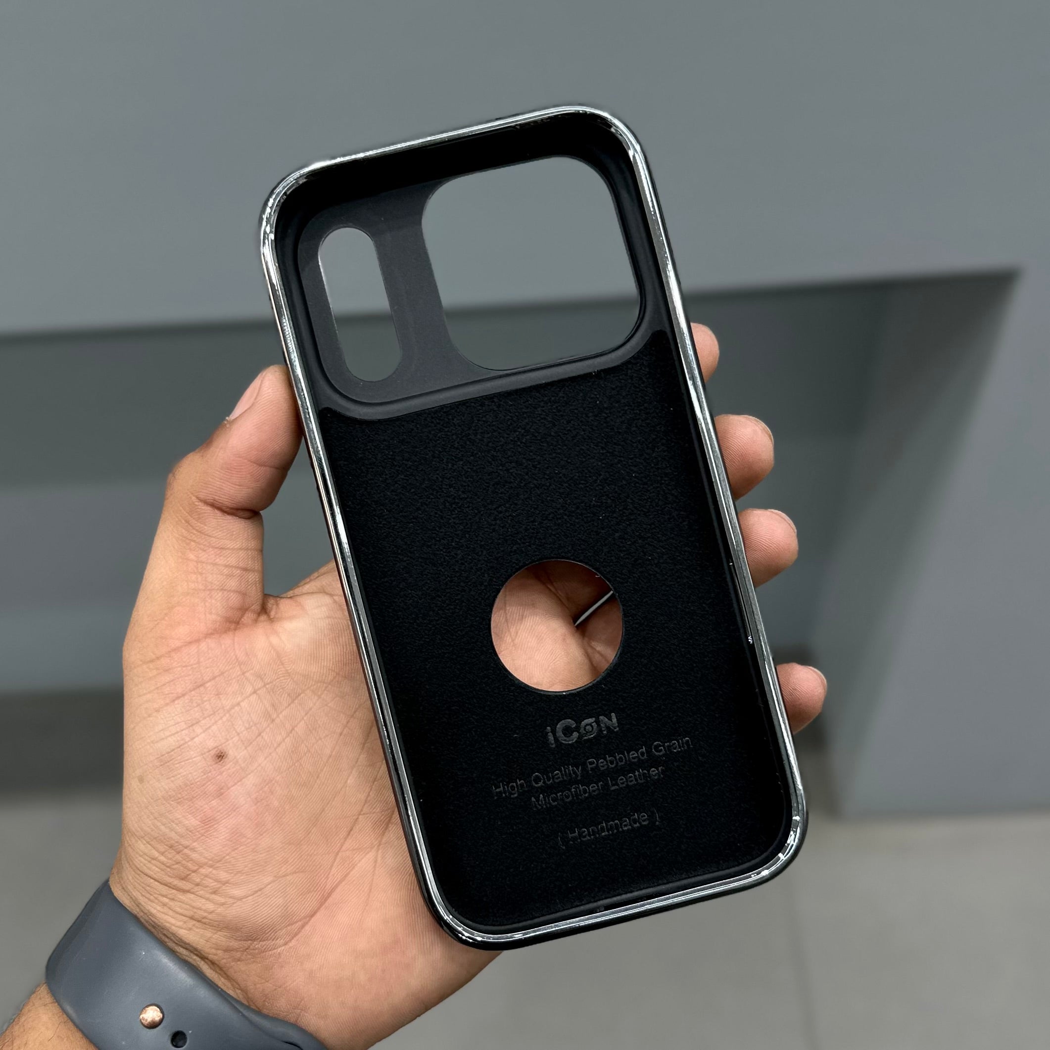 ICON LUXURIOUS WITH STAND-BROWN ( No. 3202 )