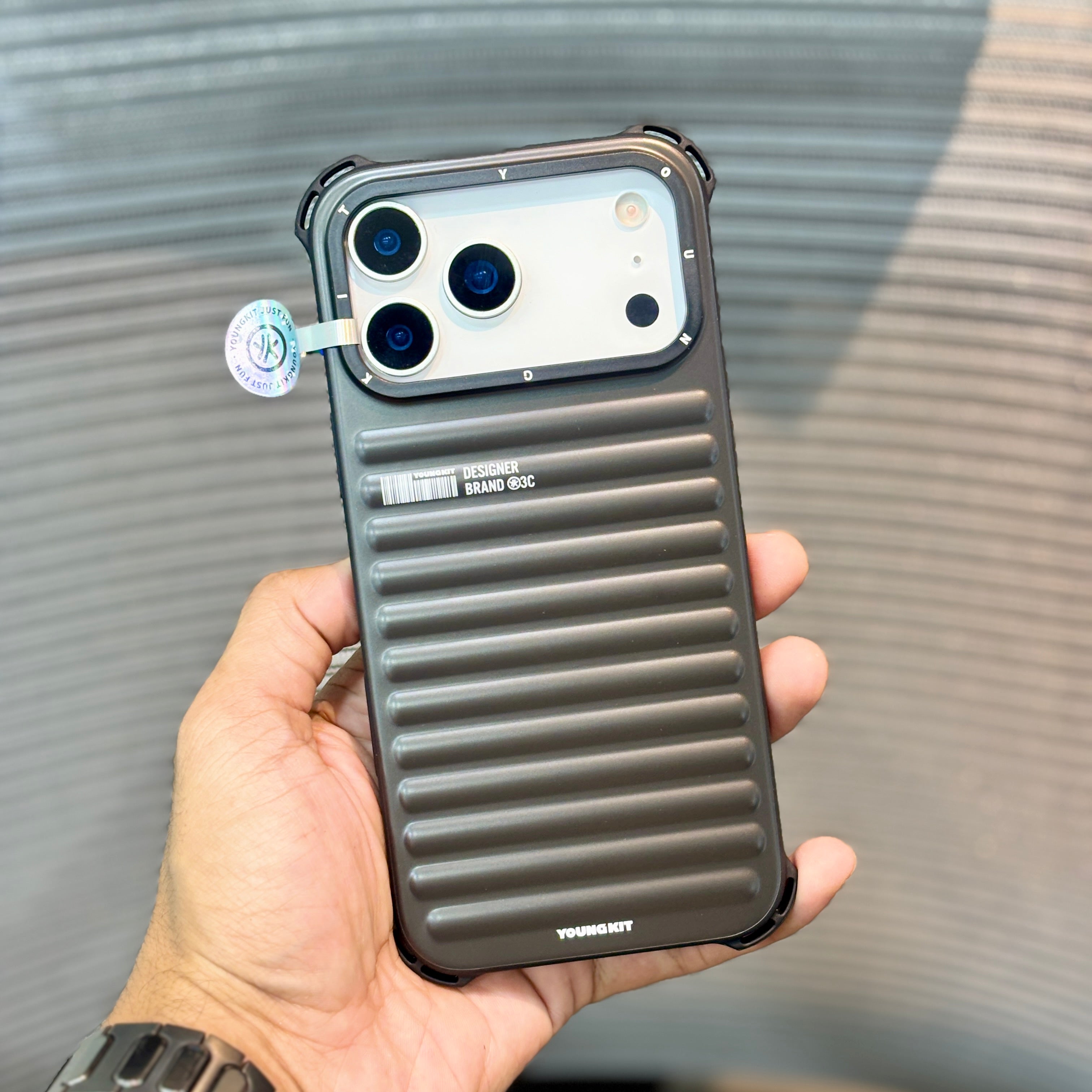 Luxora Wave MagSafe iPhone 17 Pro Case