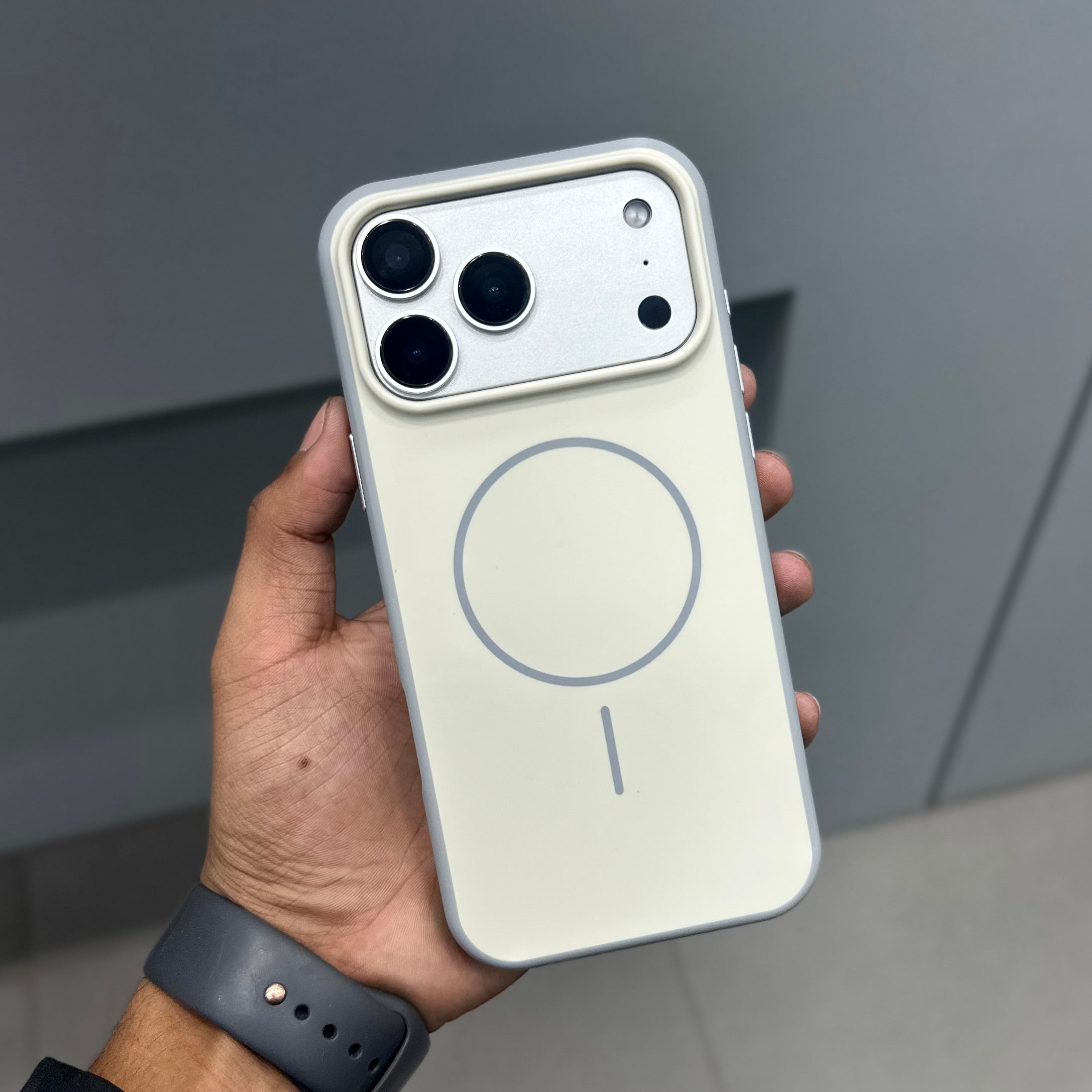 ROCKET LOOP CASE WITH MAGSAFE - WHITE ( No. 2661 ) Mobile Case by CoverMeUp