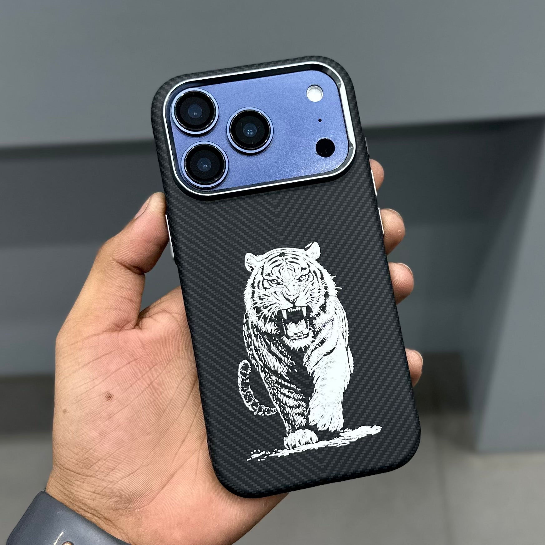 TIGER CARBON MAGSAFE CASE - BLACK ( No. 3731 )