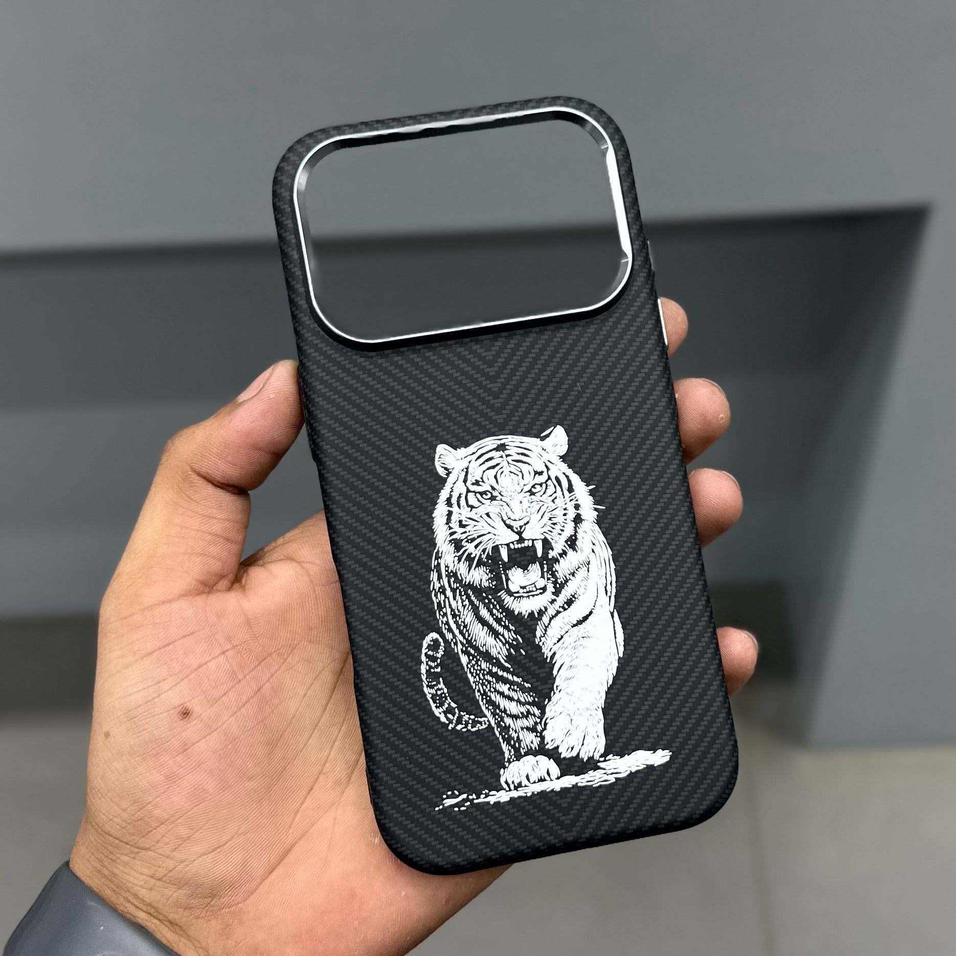 TIGER CARBON MAGSAFE CASE - BLACK ( No. 3731 )