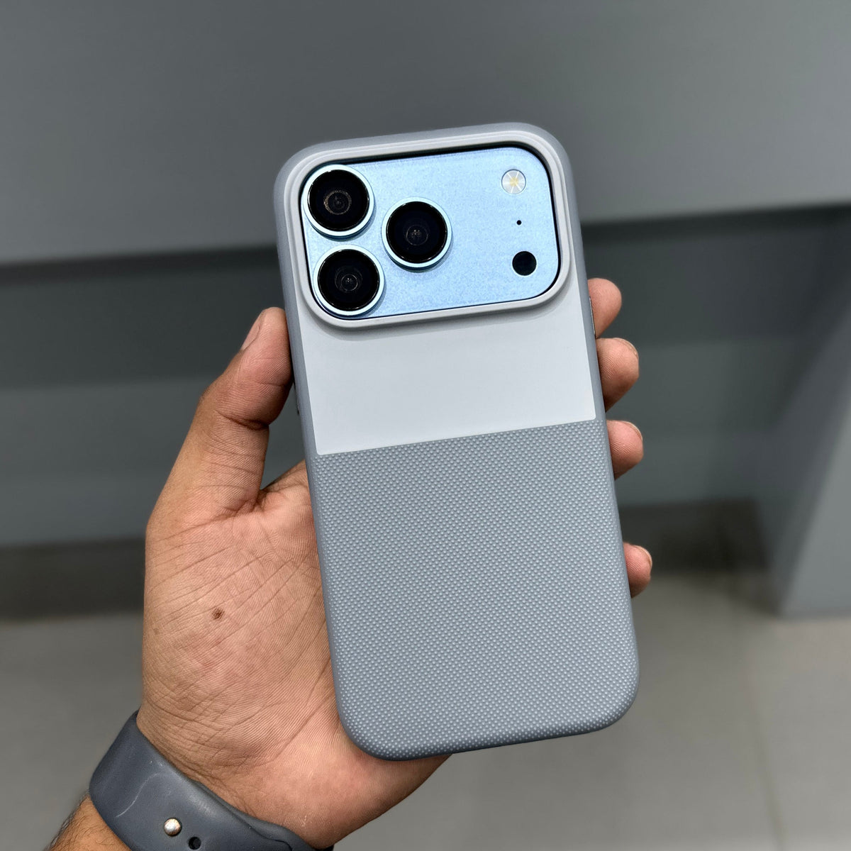 BUCK SUITI DOT CASE - GREY ( No. 4058 )