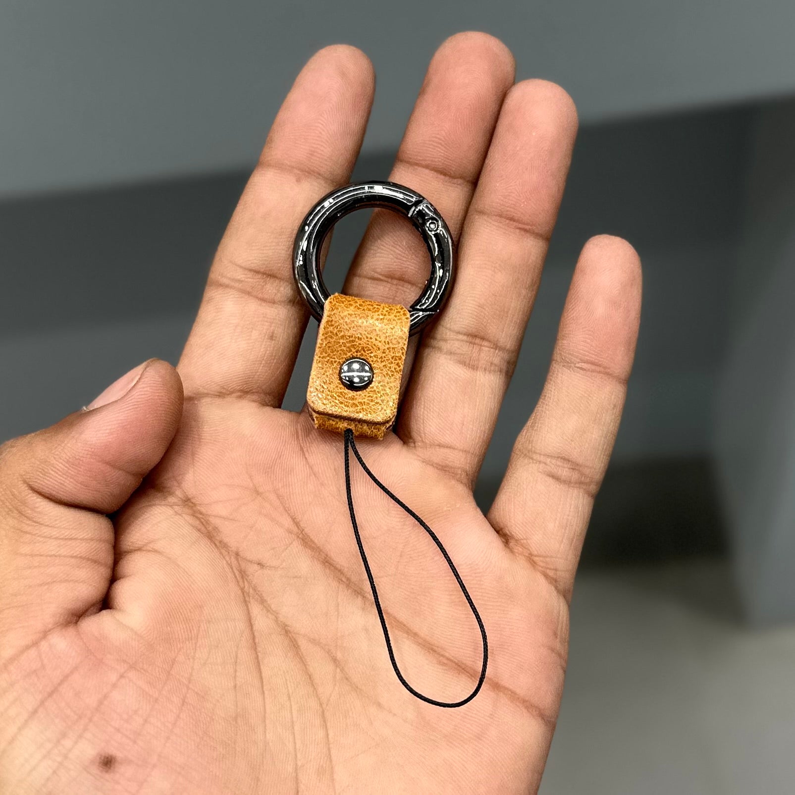 ONE GIF AIRPODS CASE - TAN BROWN ( No. 3435 )
