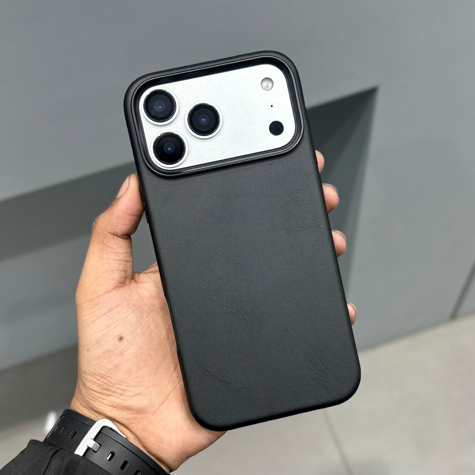 XUNDO VEGAN LEATHER CASE MAGSAFE - BLACK ( No. 2876 )