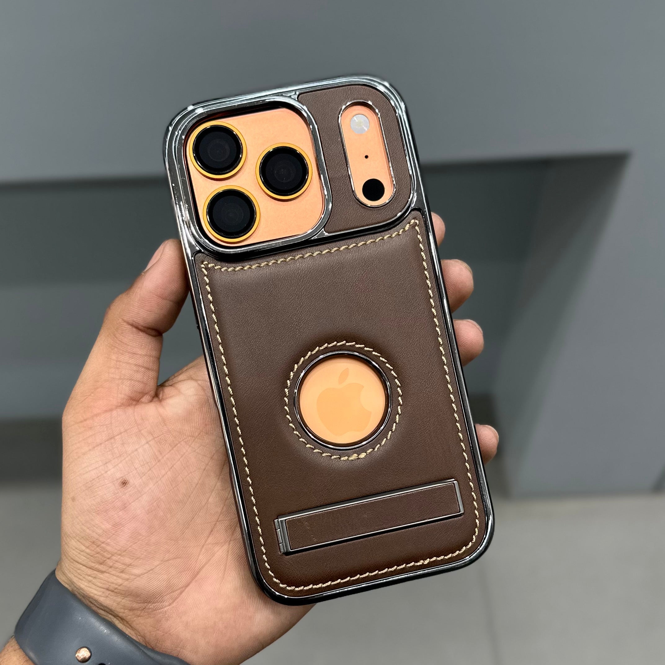 ICON LUXURIOUS WITH STAND-BROWN ( No. 3202 )