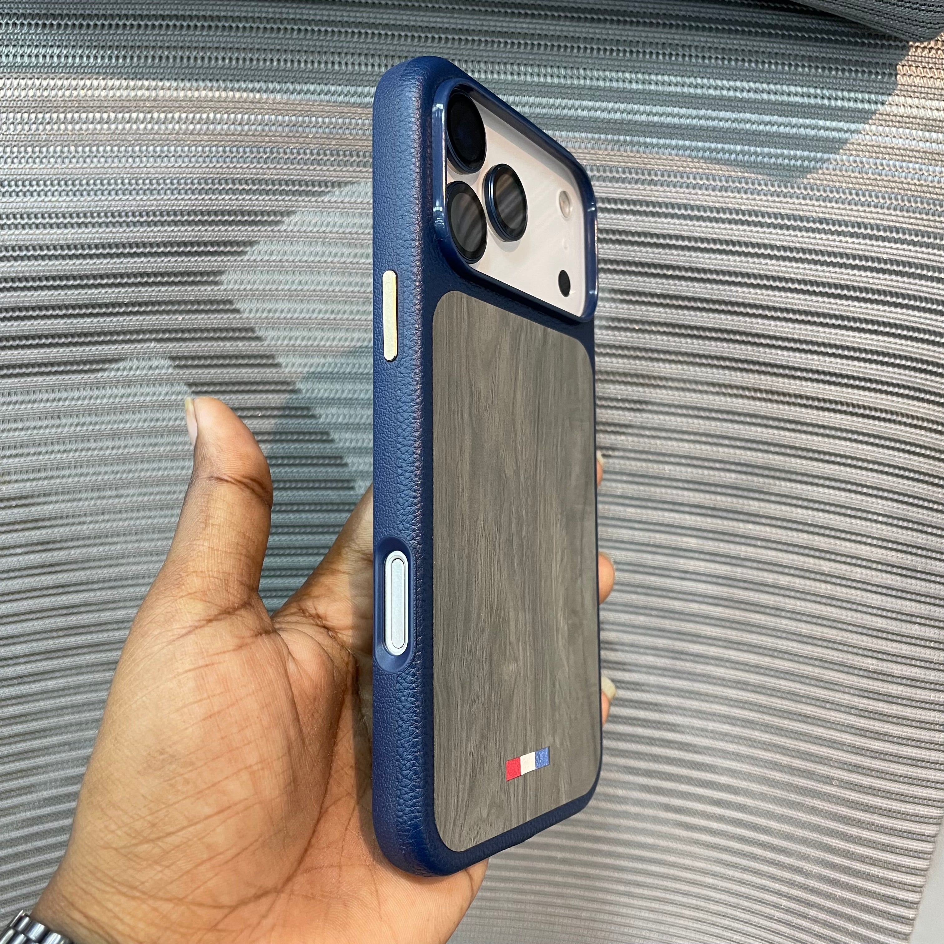 DualTone With WoodÉlite iPhone 17 Pro Max Case