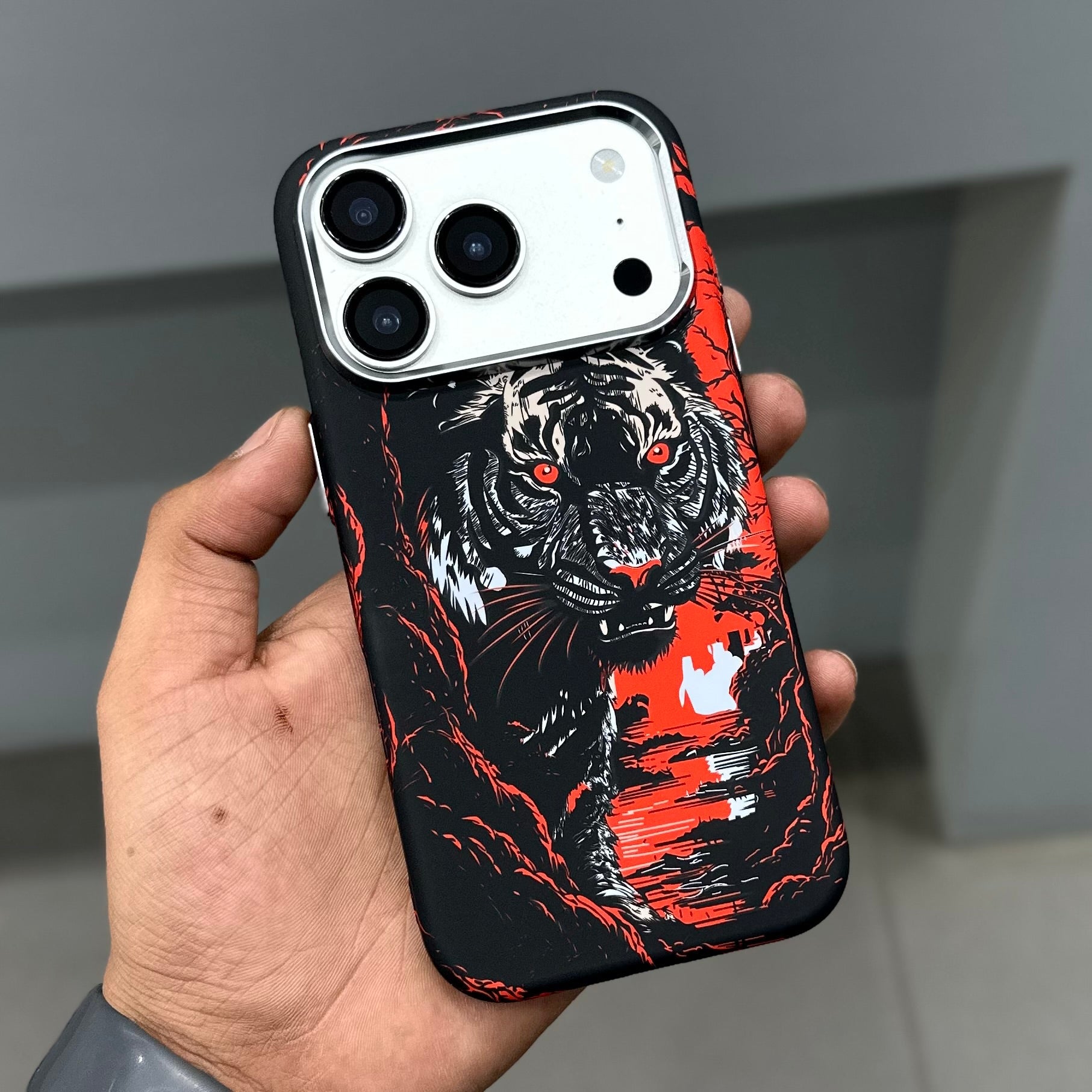 LUXO MAGSAFE CASE - BLACK RED TIGER ( No. 3658 )