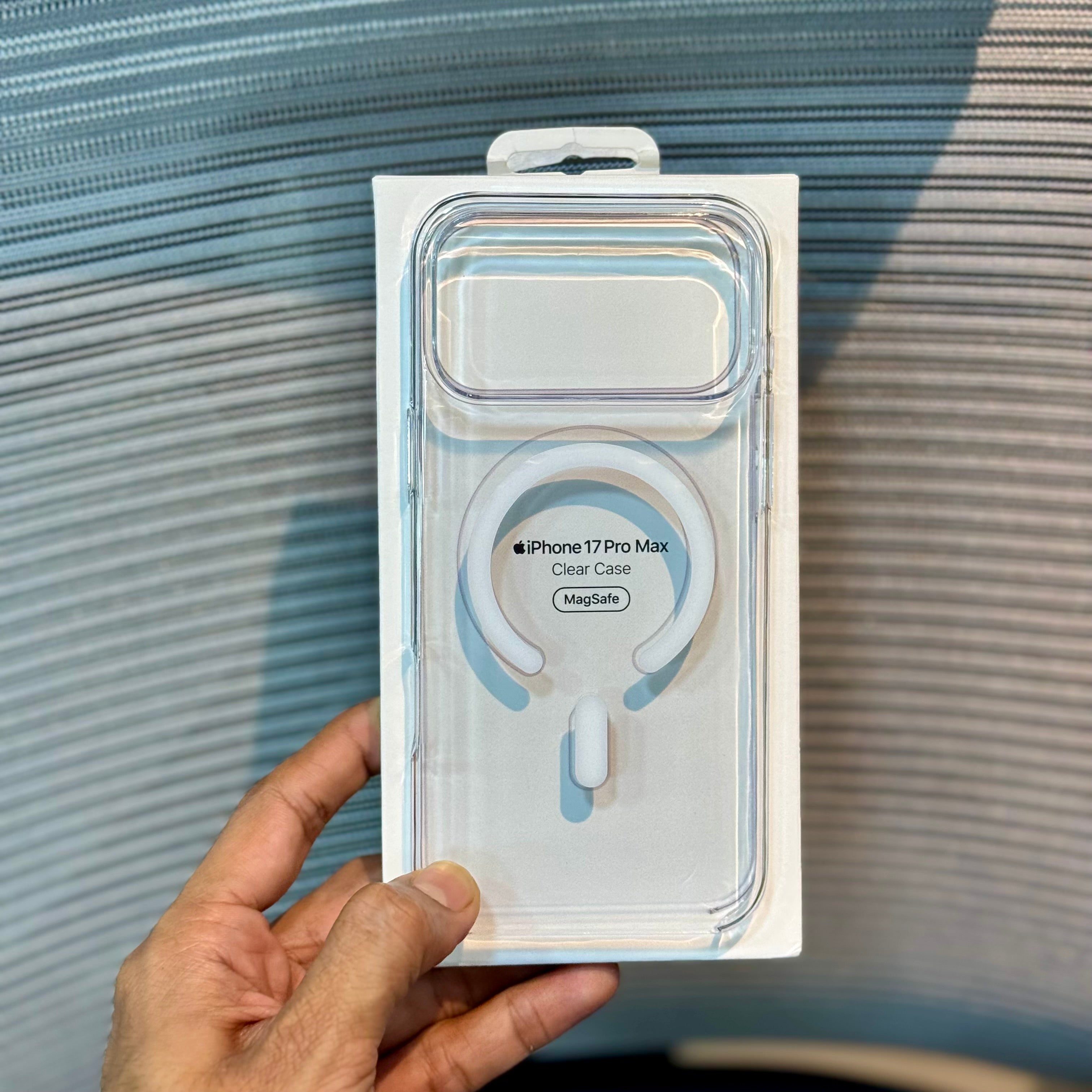 Protective Apple iPhone Back Cover - PureMag Anti-Yellow iPhone 17 Case - Style 2