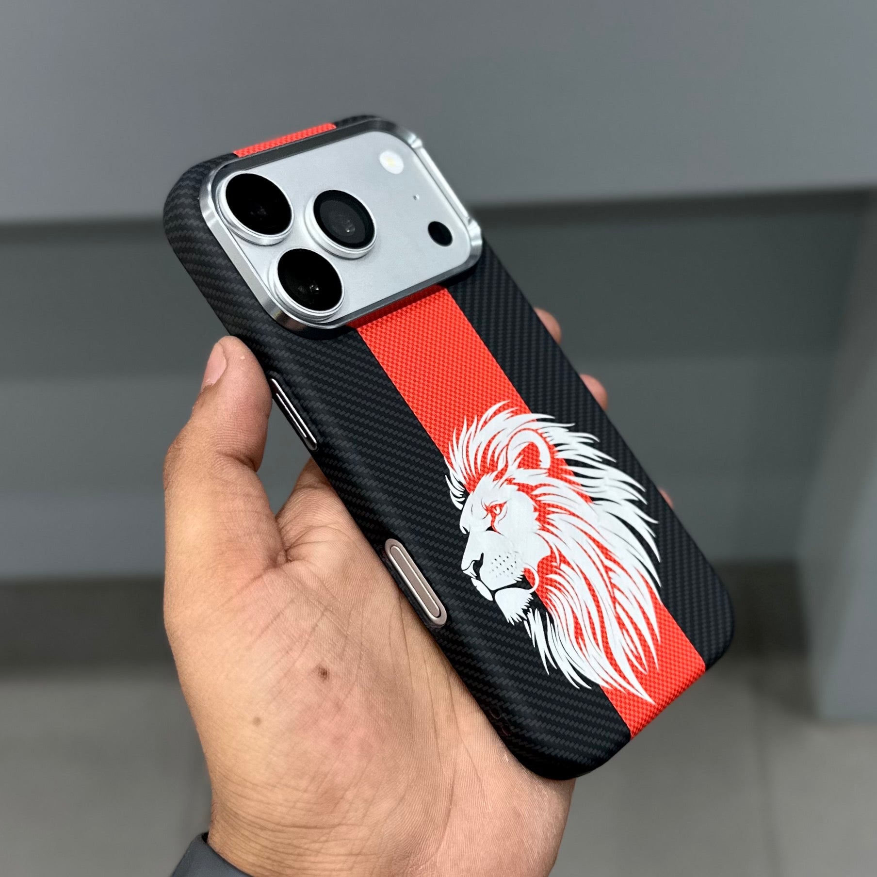 LION CARBON MAGSAFE CASE 2.0 - BLACK - RED ( No. 3735 )