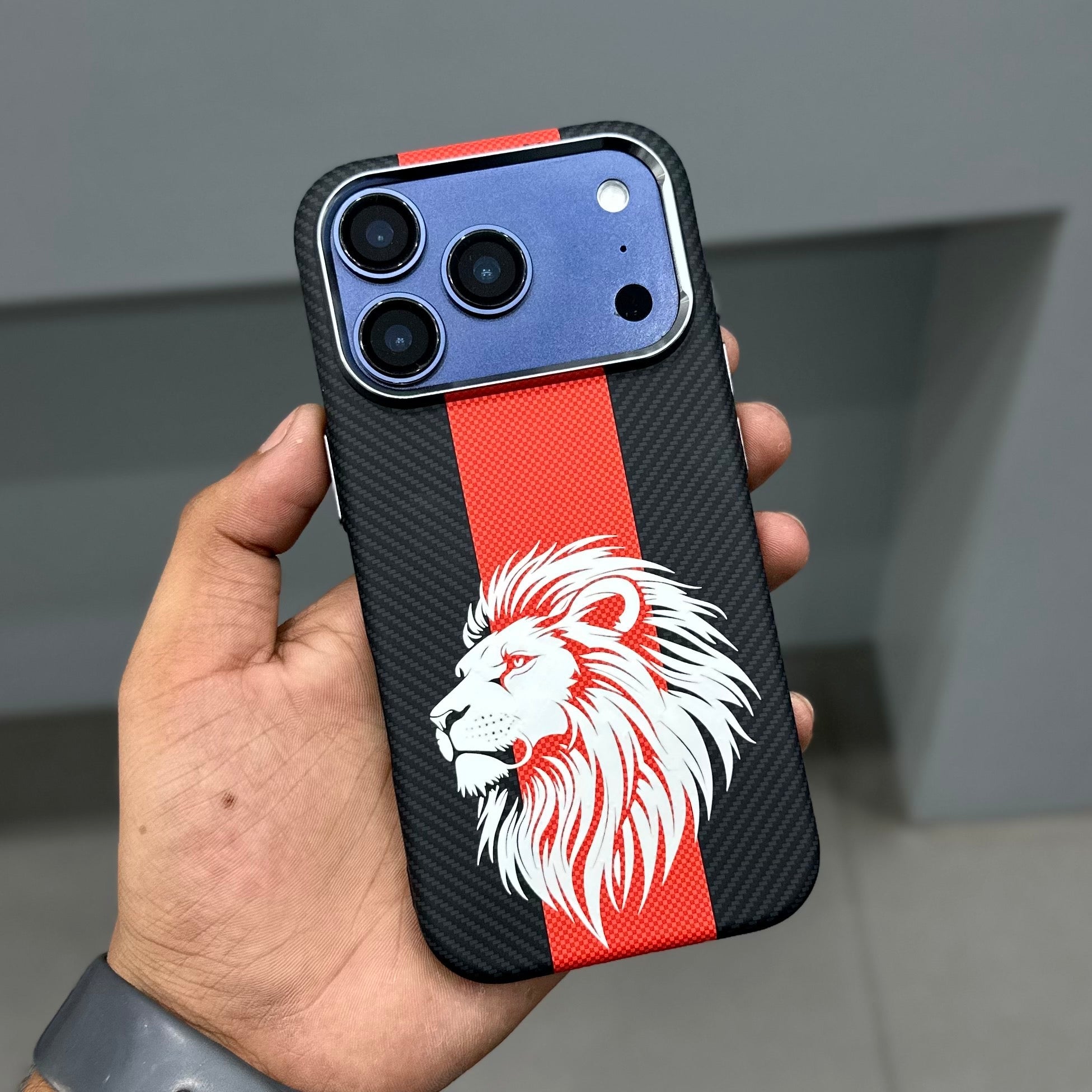 LION CARBON MAGSAFE CASE 2.0 - BLACK - RED ( No. 3735 )