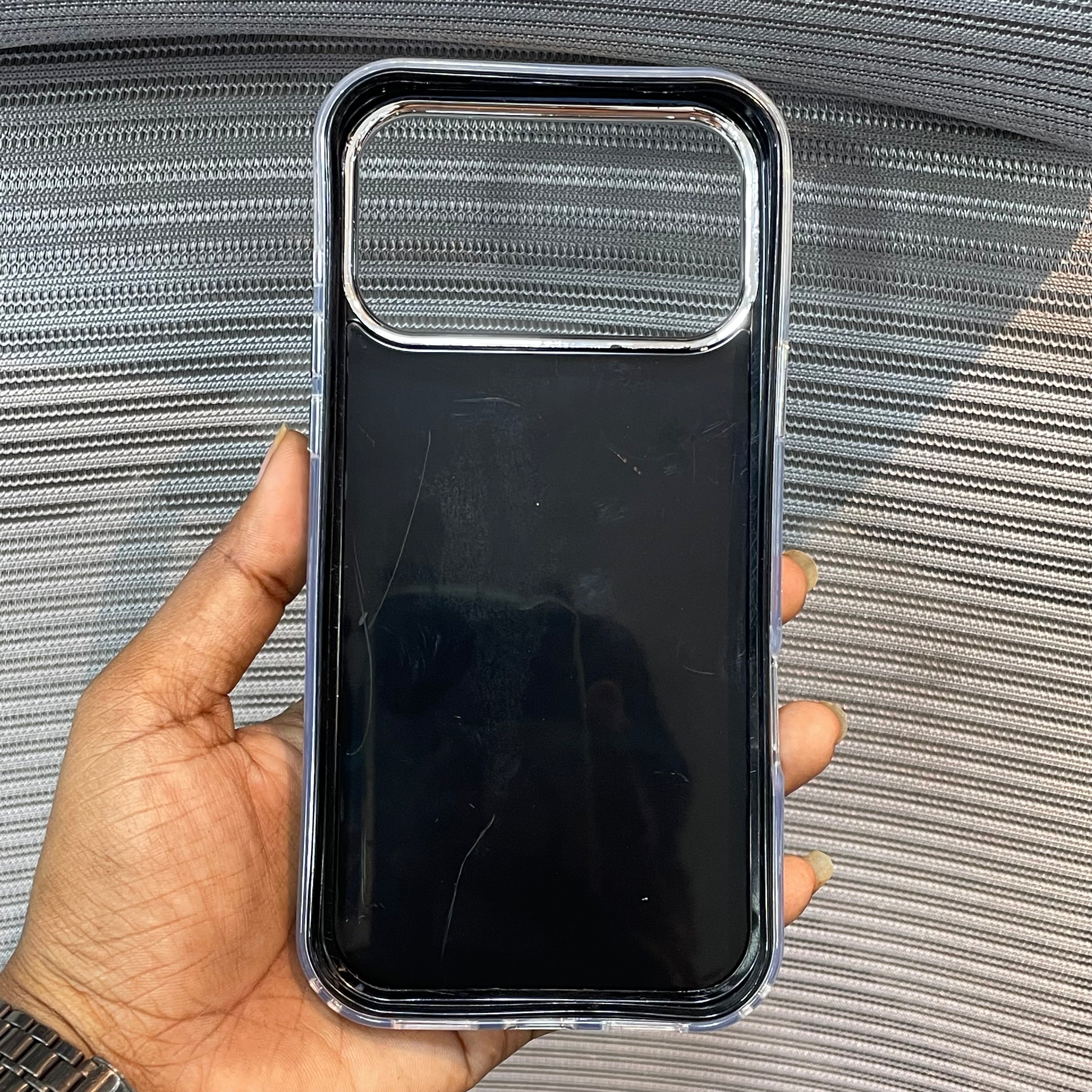 BowÉlite Glitter iPhone 17 Series Case