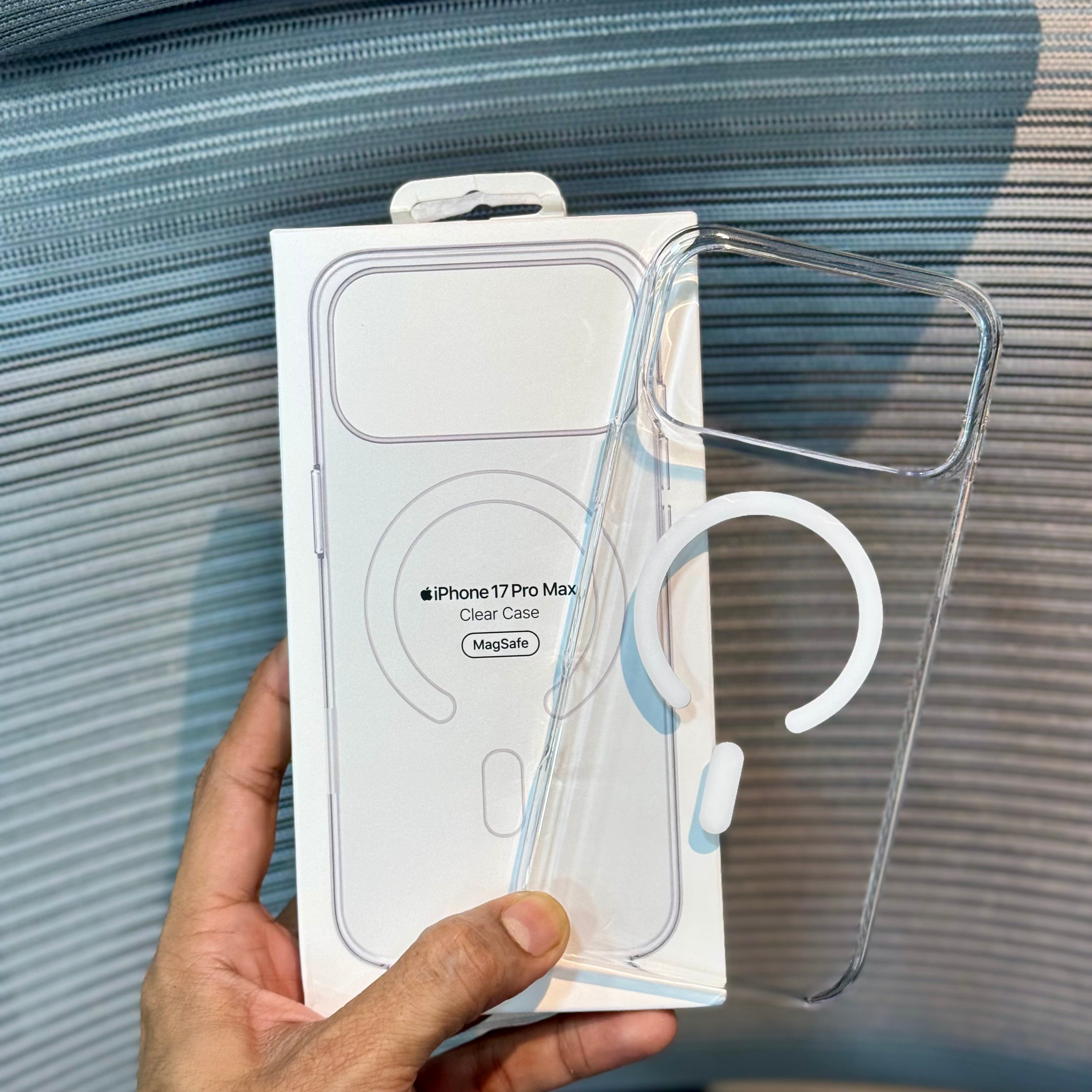 Protective Apple iPhone Back Cover - PureMag Anti-Yellow iPhone 17 Case