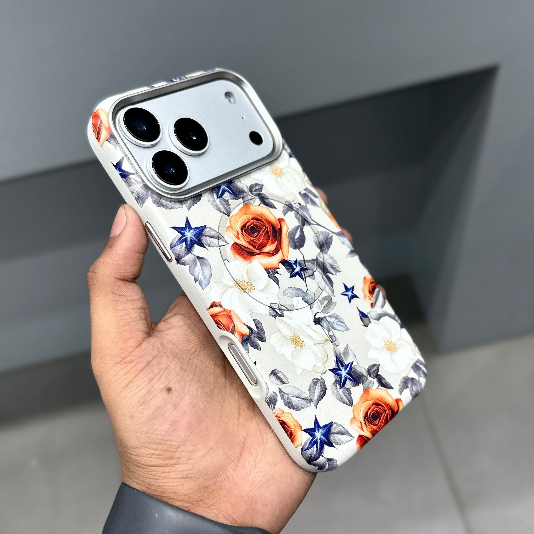ONEGIF FLORAL EMPRESS EDITION MAGSAFE CASE - WHITE ( No. 2688 )