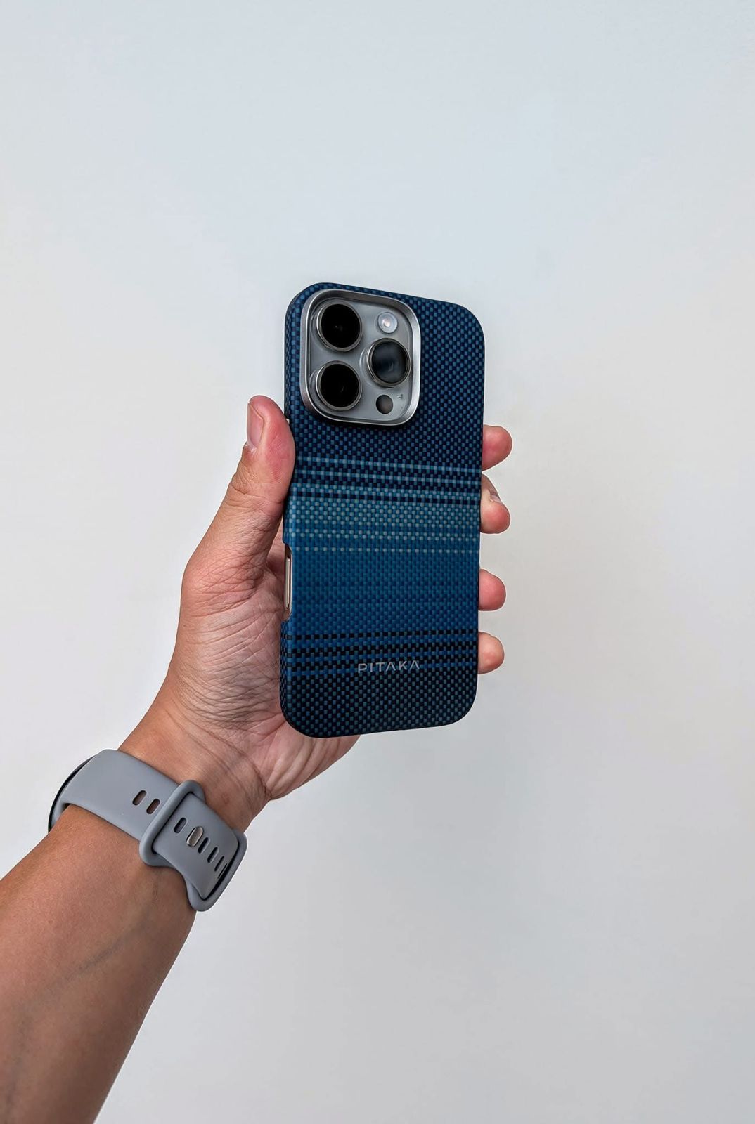 Original pitaka ultra slim carbon fibre case