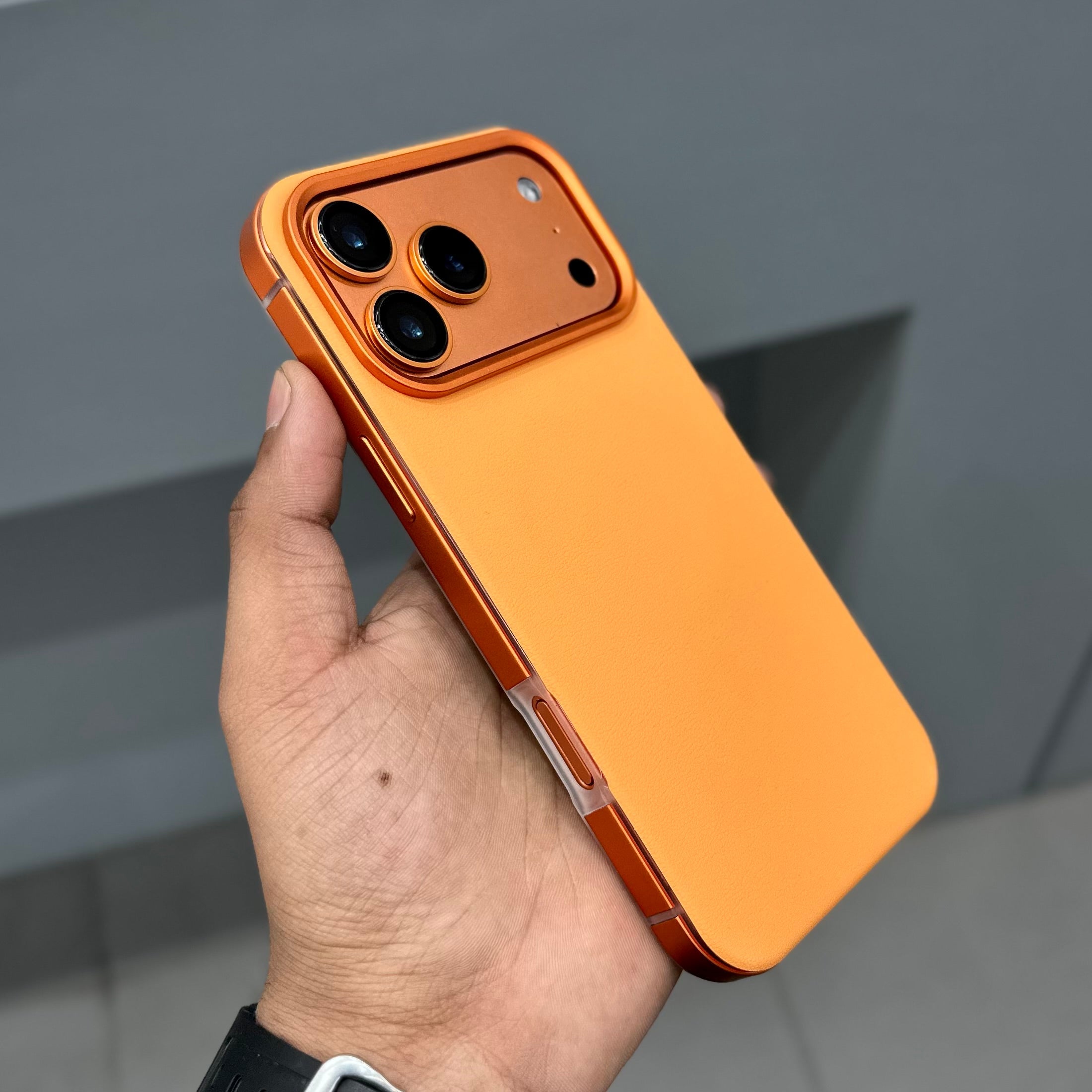 MOVENCHY SIDE METAL CASE MAGSAFE - ORANGE ( No. 2772 )