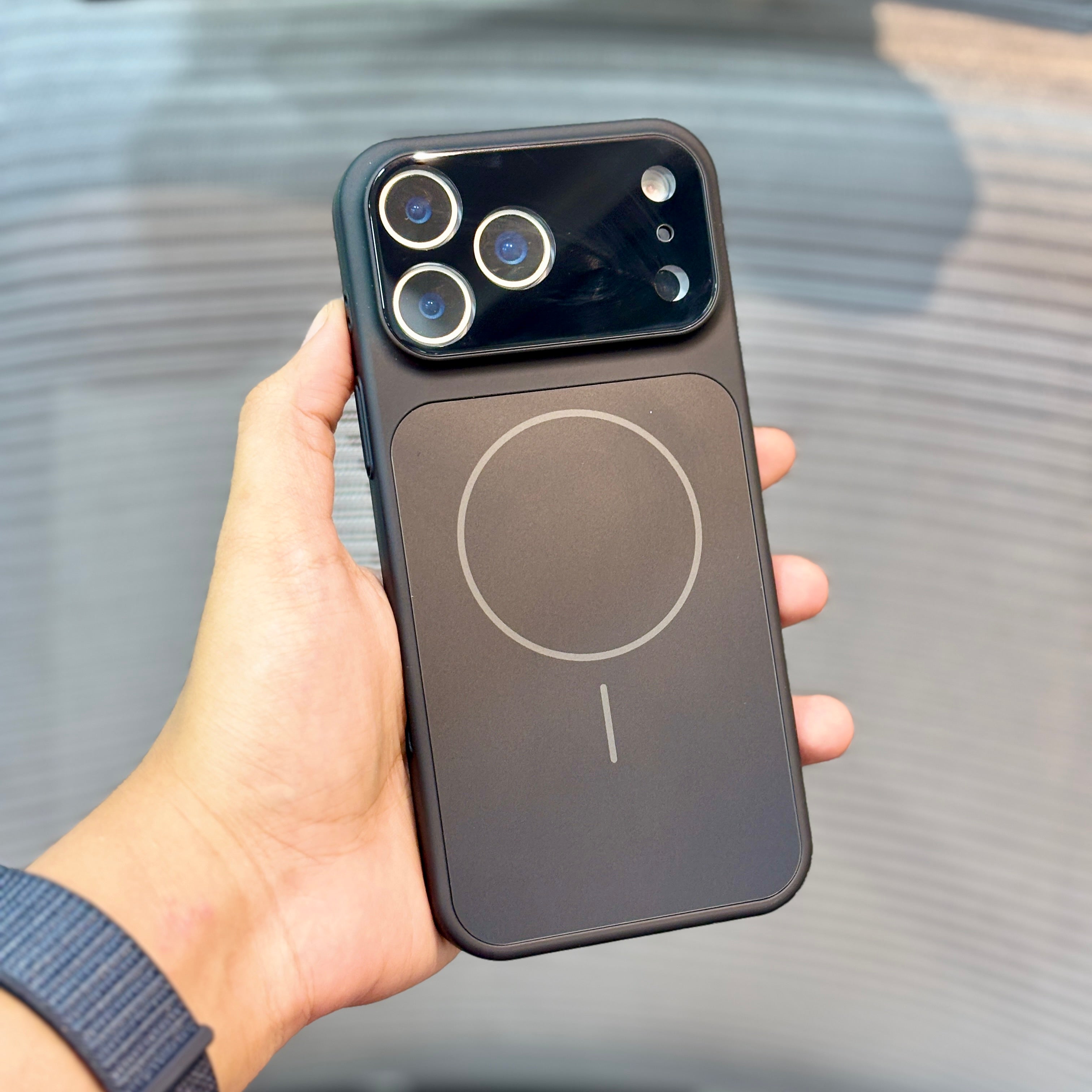 Protective Apple iPhone Back Cover - CoreGuard MagSafe iPhone 16 Series Case - Style 7