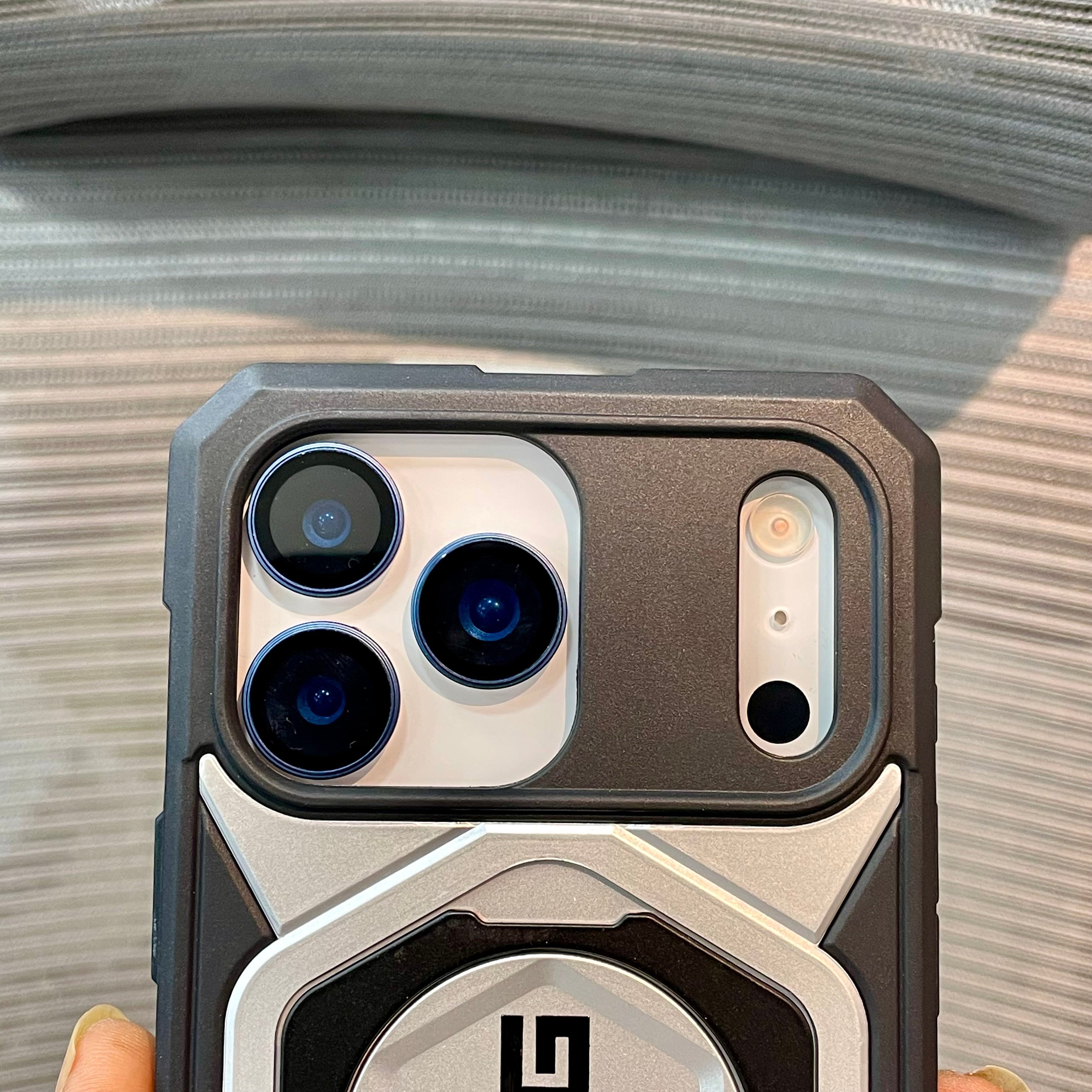 StandCore MagSafe iPhone Case