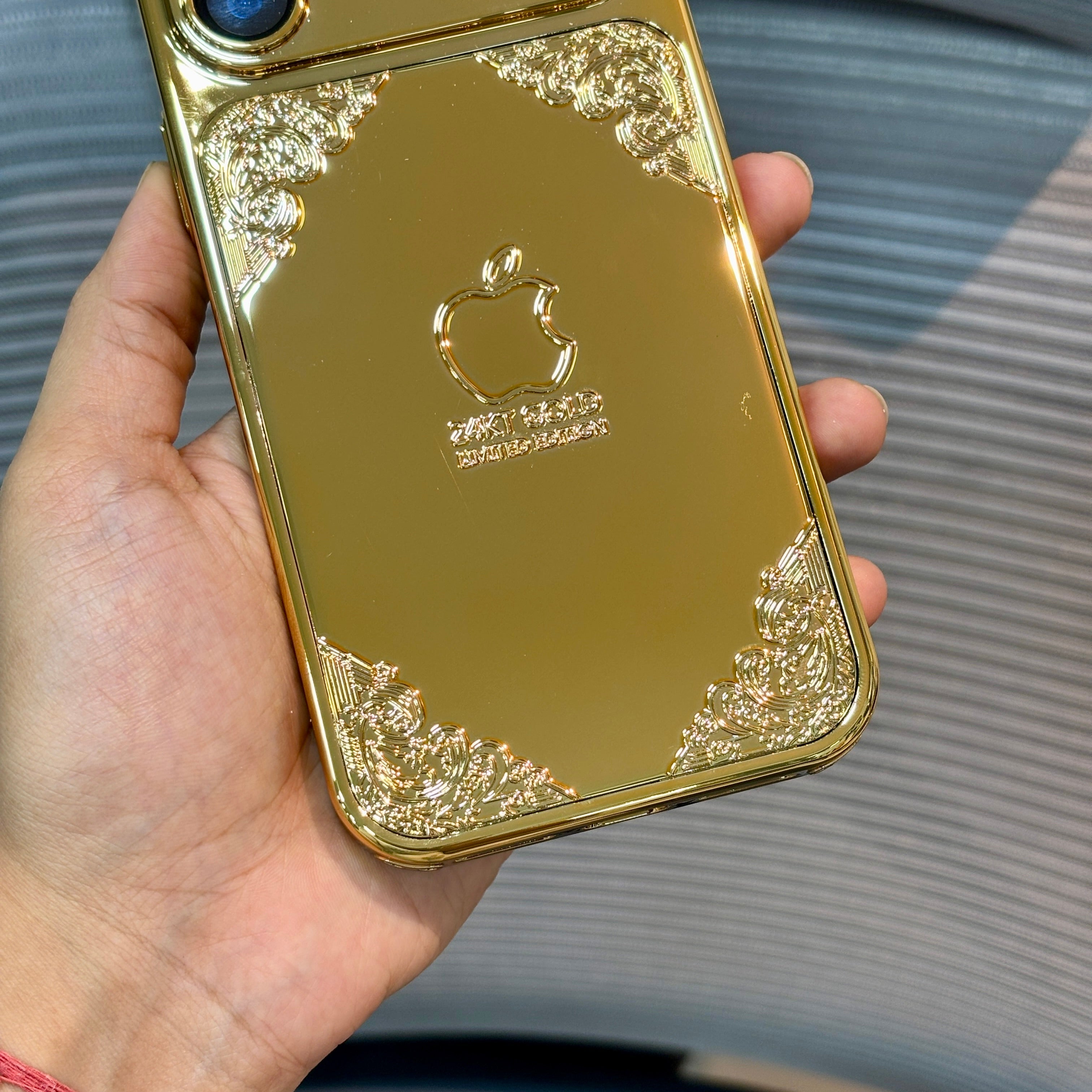 Protective Apple iPhone Back Cover - GoldMirr Embossed iPhone 17 Pro Max Case - Style 3
