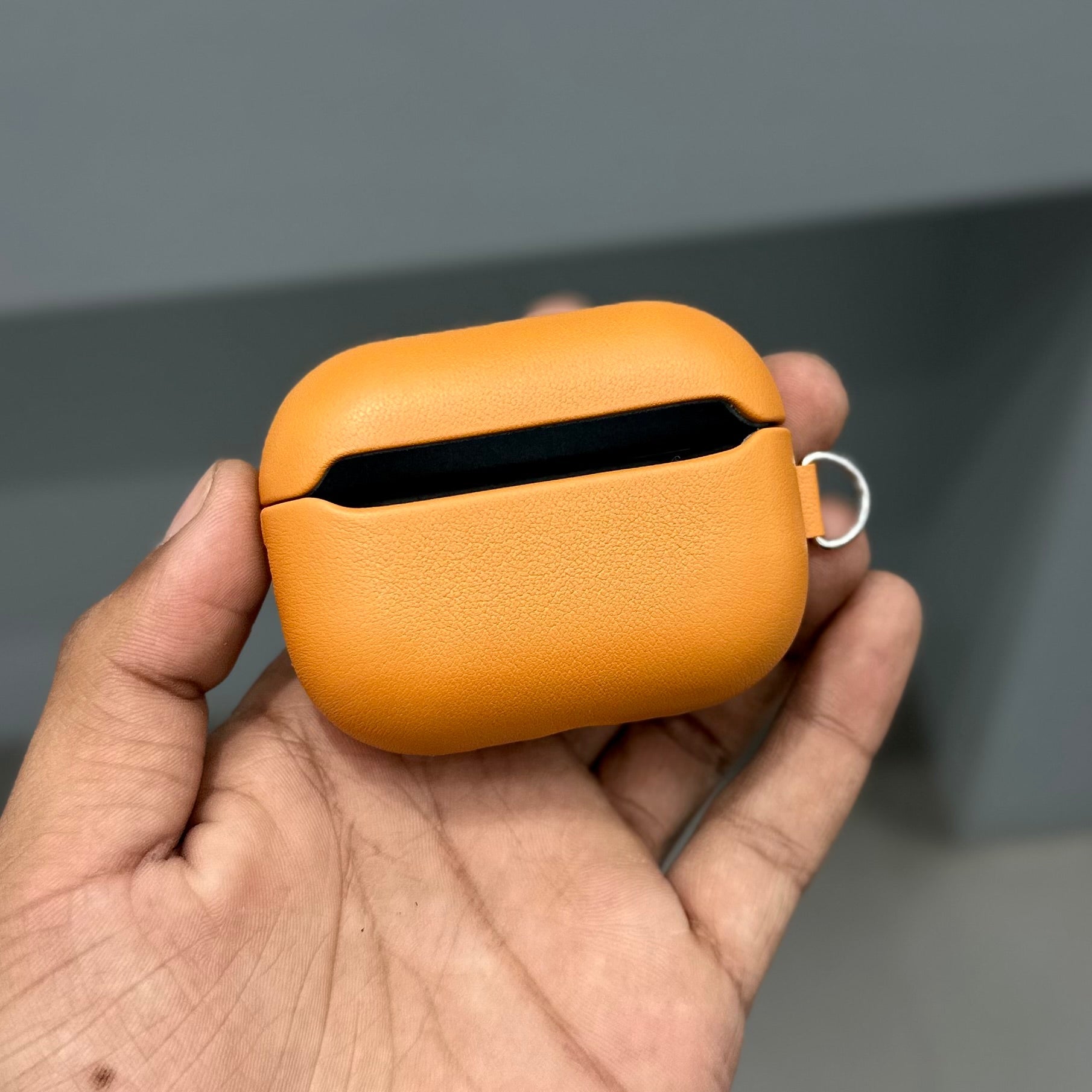 ORWEL SERIES AIRPODS CASE - TAN BROWN ( No. 3443 )