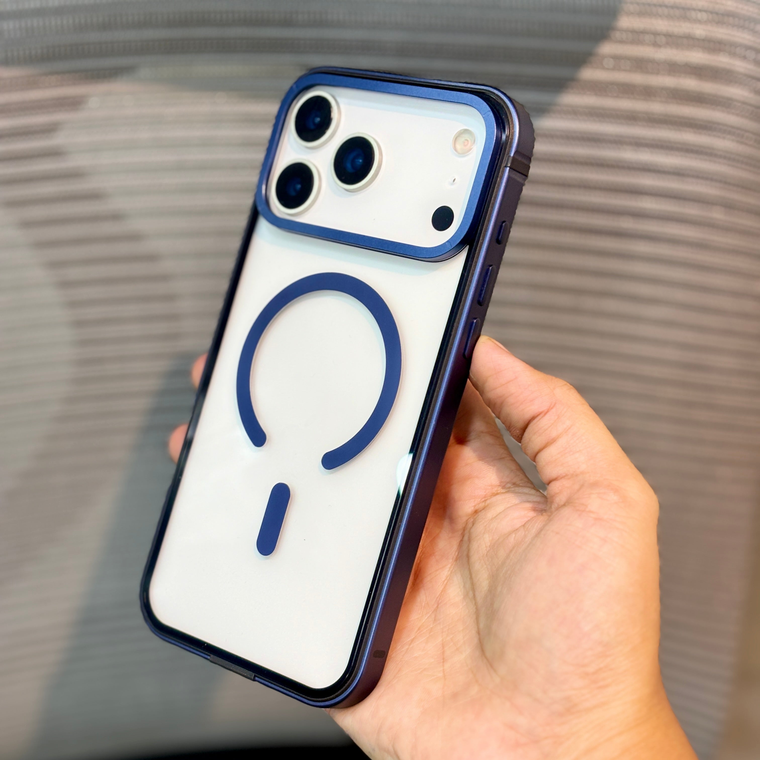 LumiFrame MagSafe iPhone 17 Pro Max Case