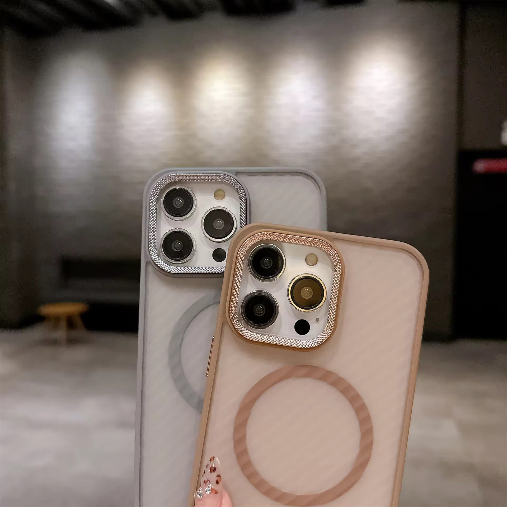 Protective Apple iPhone Back Cover - MagSafe Hard iPhone Case - Style 3