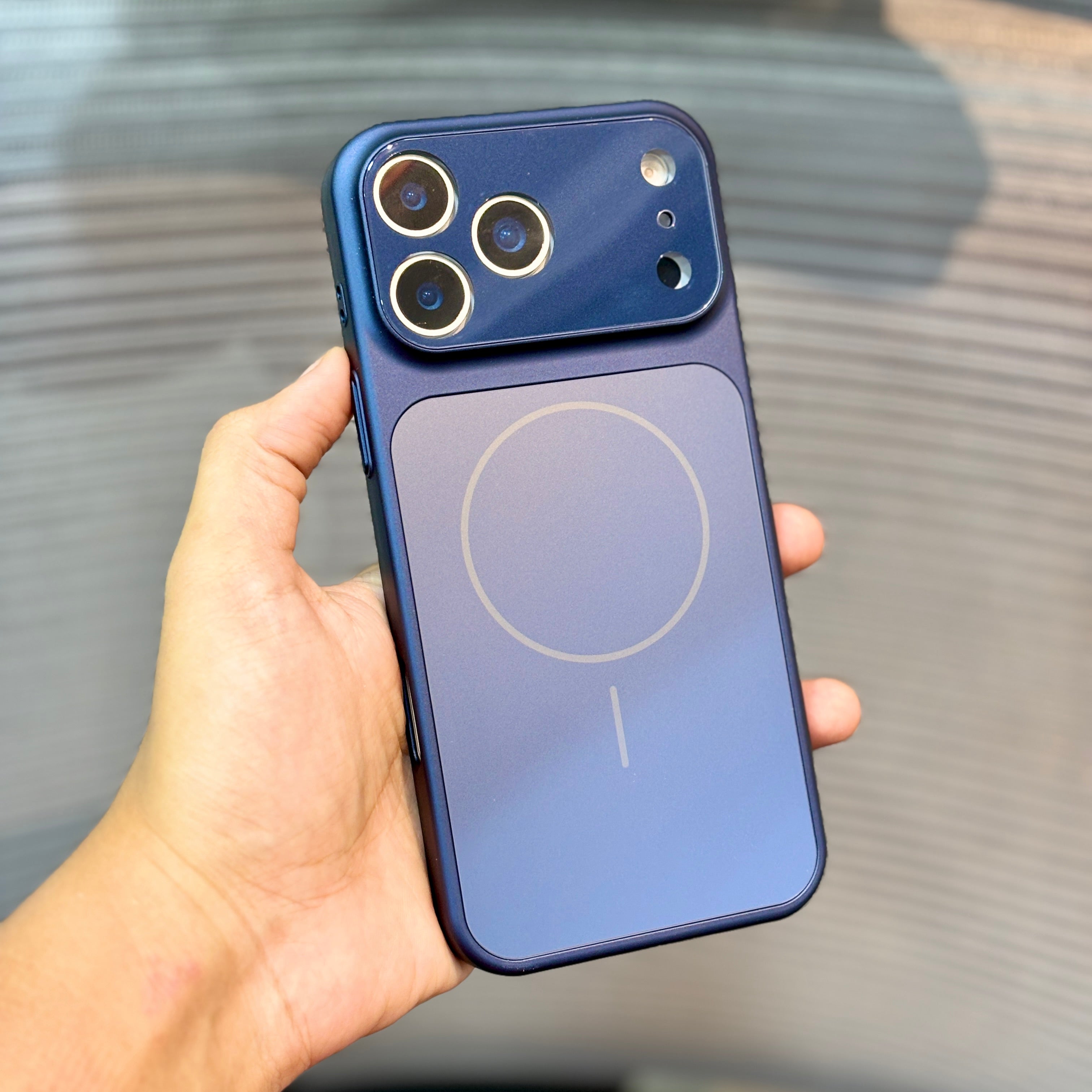 Protective Apple iPhone Back Cover - CoreGuard MagSafe iPhone 16 Series Case