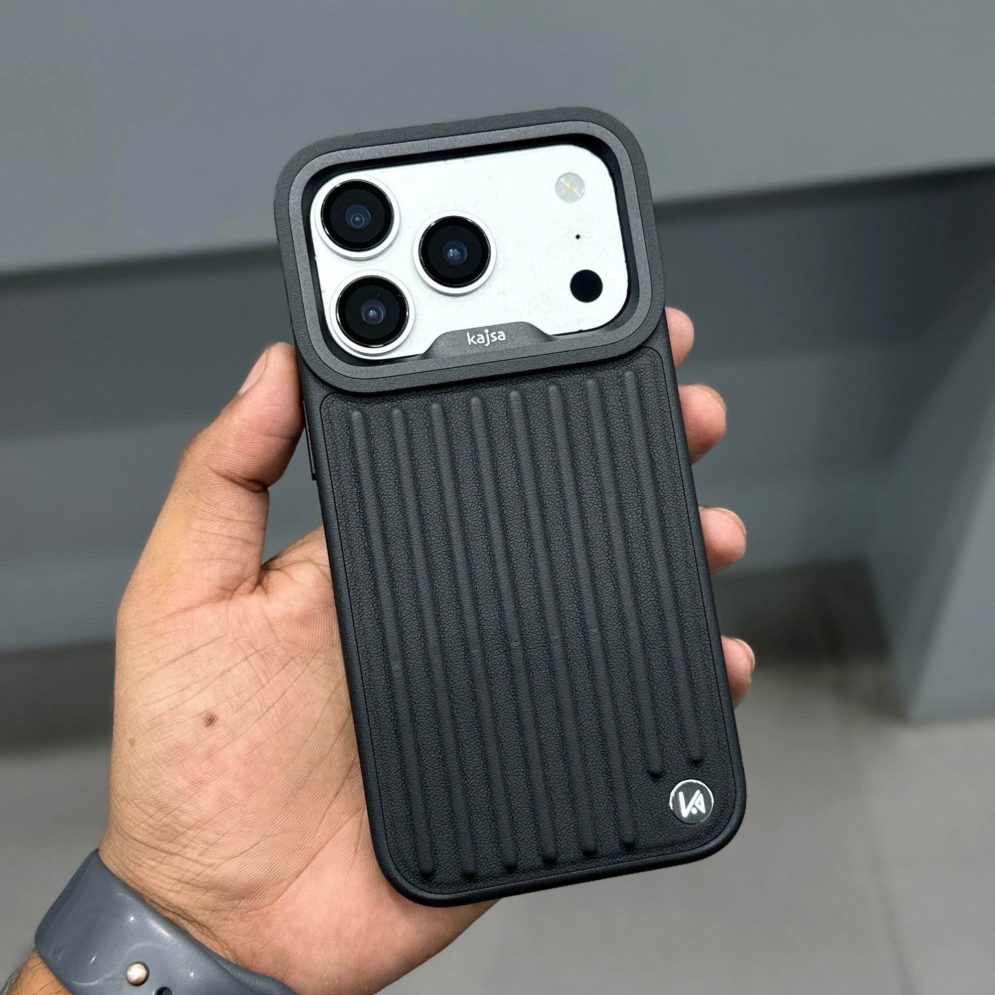 KAJSA BLACK SENTINEL MAGSAFE CASE ( No. 3967 )