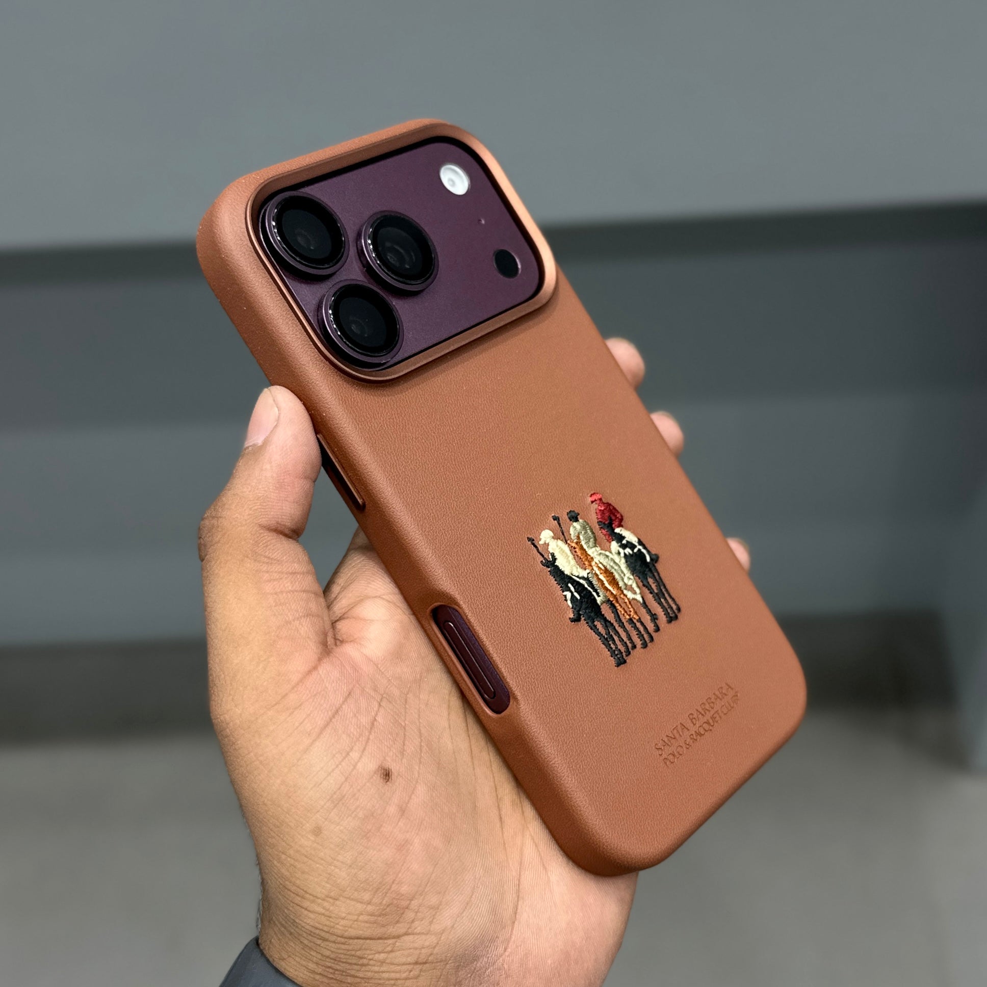 SANTA BARBARA JUSTIN CASE WITH MAGSAFE- BROWN ( No. 2240 )