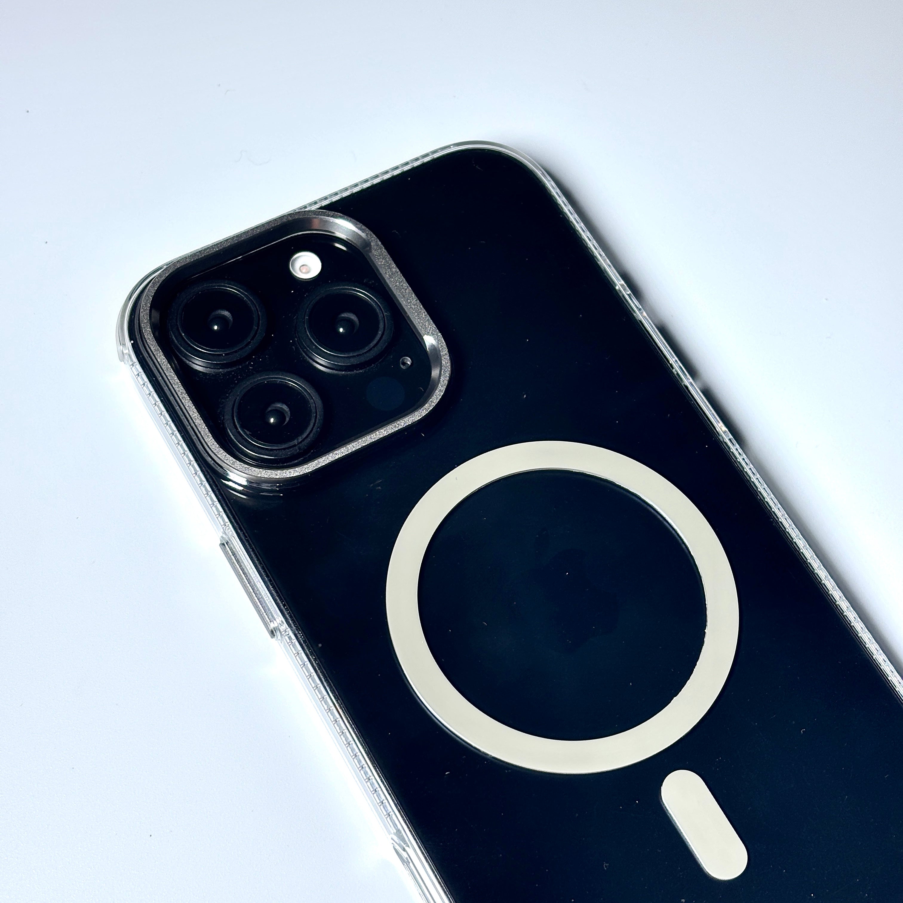 Protective Apple iPhone Back Cover - Transparent MagSafe iPhone Case - Style 4