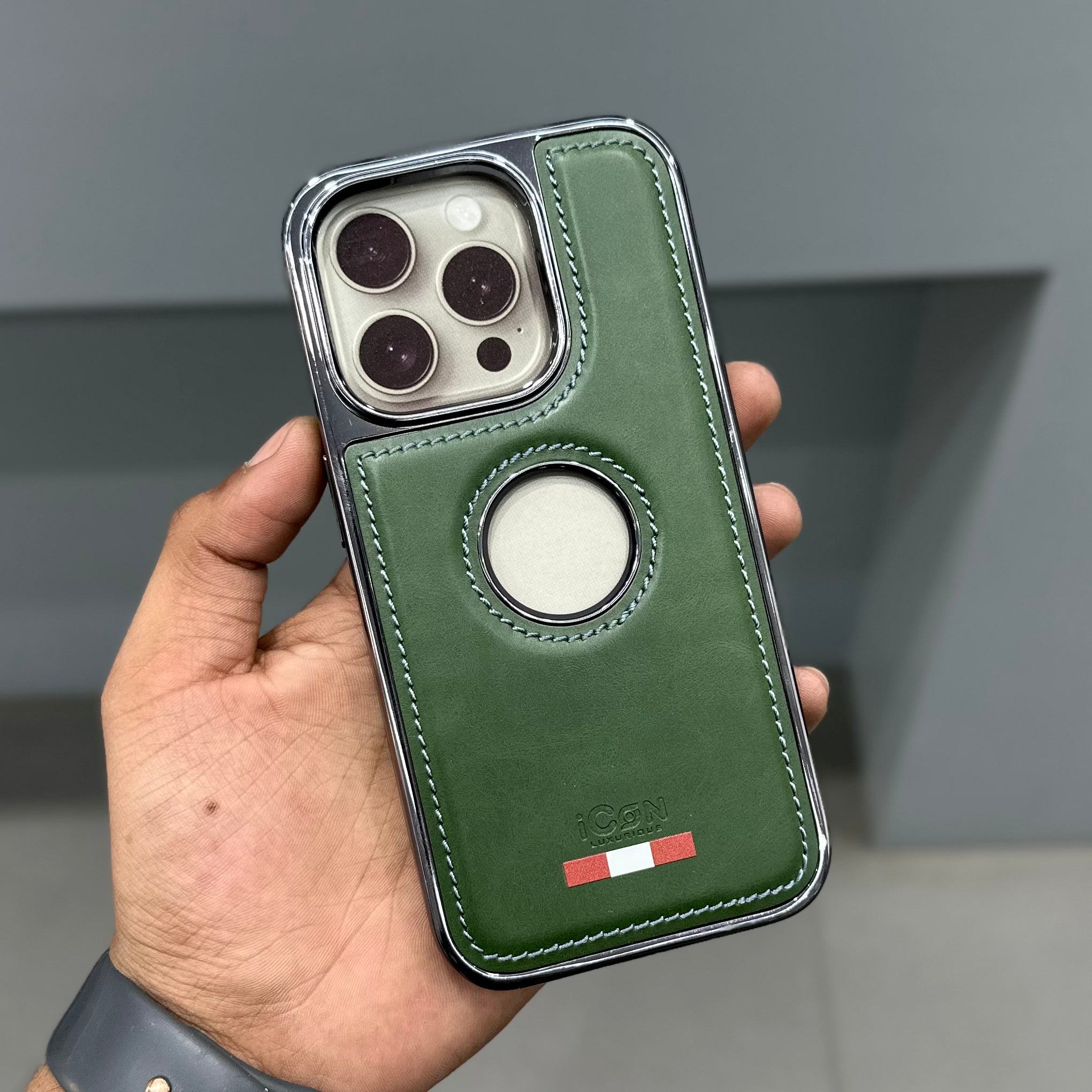 ICON LUXURIOUS CLASSIC SERIES - GREEN ( No. 3203 ) Mobile Case by CoverMeUp