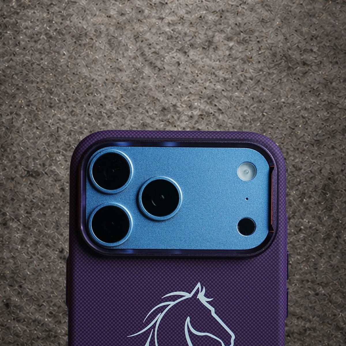 Luxo Carbon Texture Horse Design Slim Magsafe Case