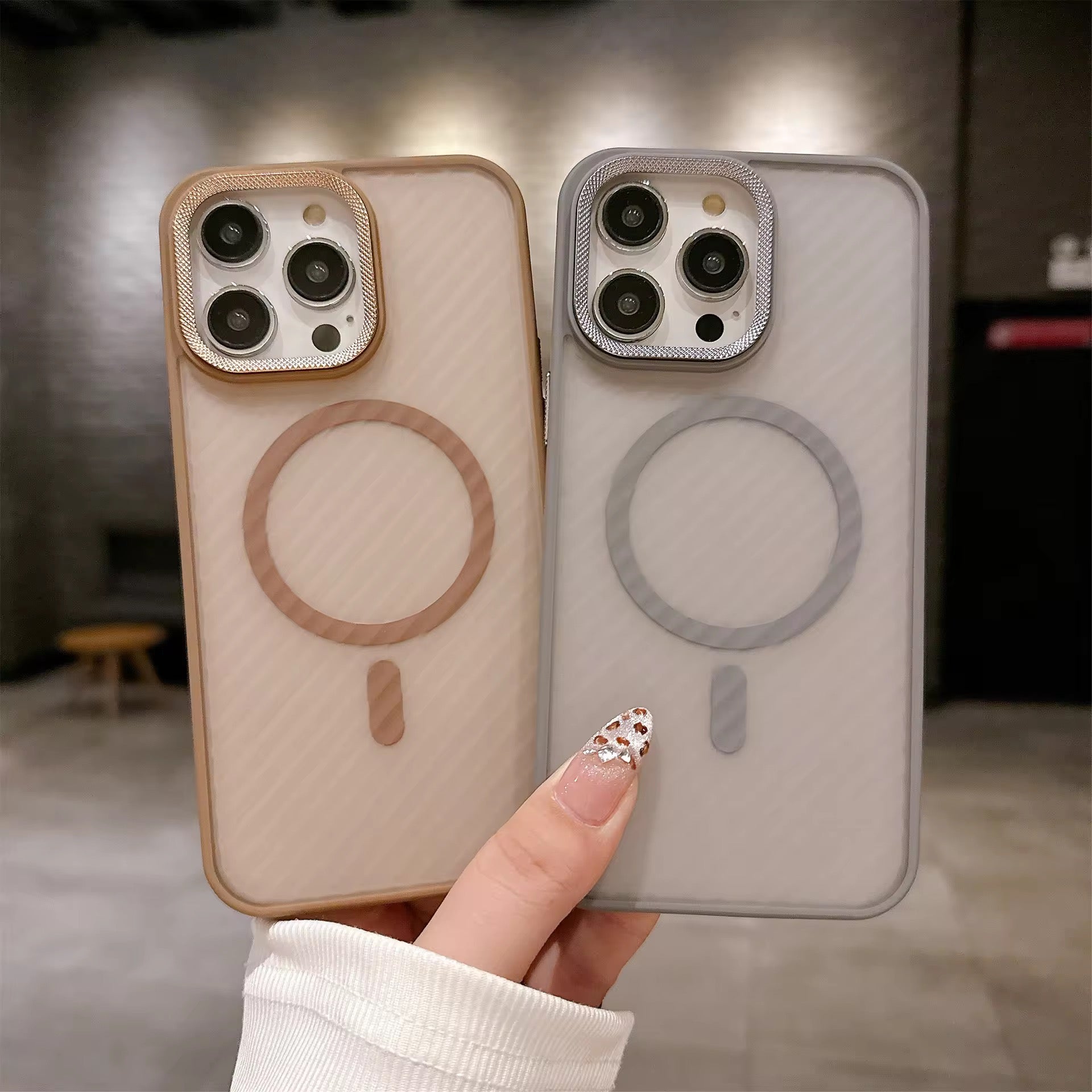 Protective Apple iPhone Back Cover - MagSafe Hard iPhone Case - Style 2