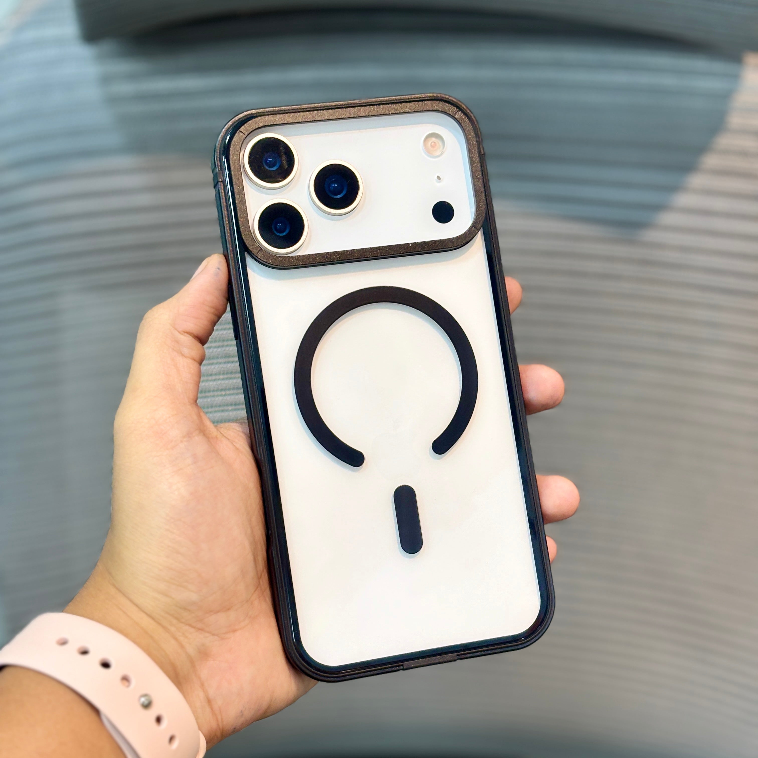 LumiFrame MagSafe iPhone 17 Pro Max Case