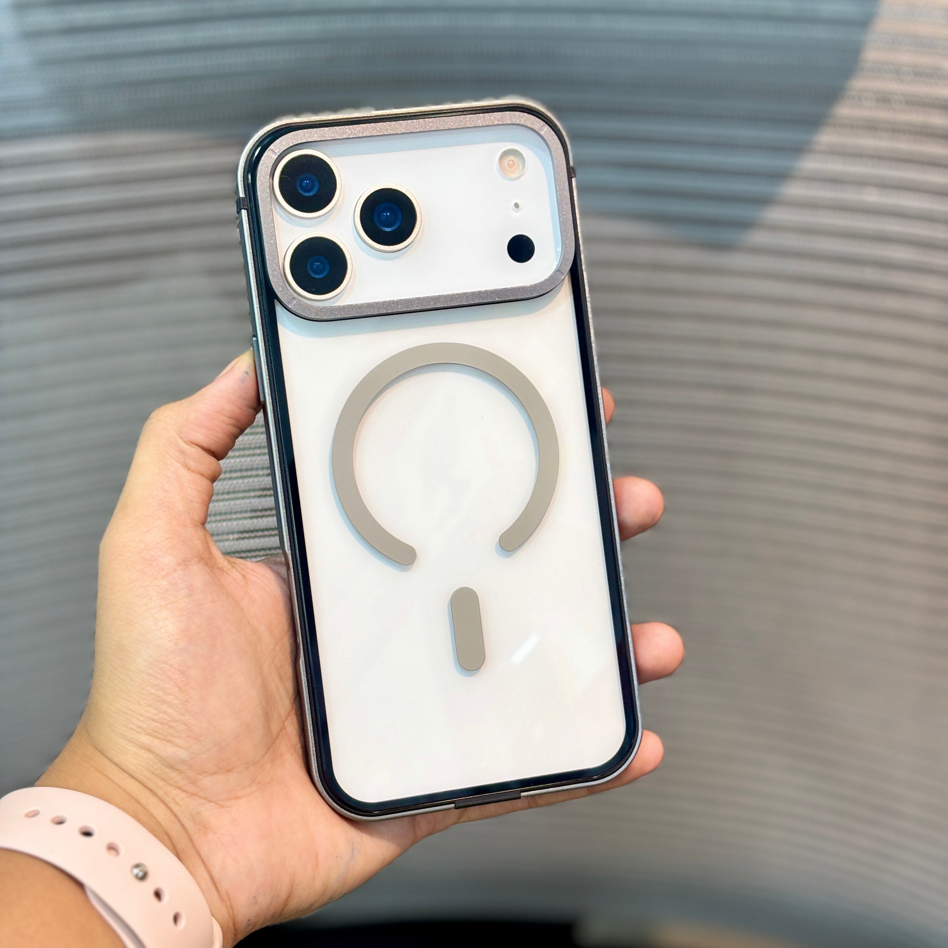 LumiFrame MagSafe iPhone 17 Pro Max Case