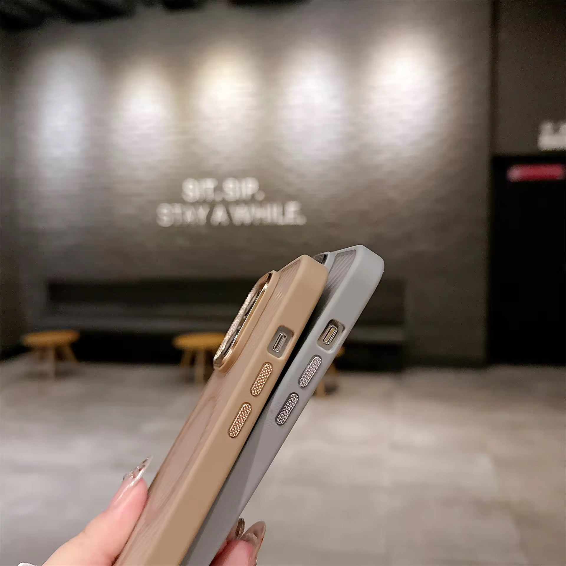 Protective Apple iPhone Back Cover - MagSafe Hard iPhone Case - Style 7