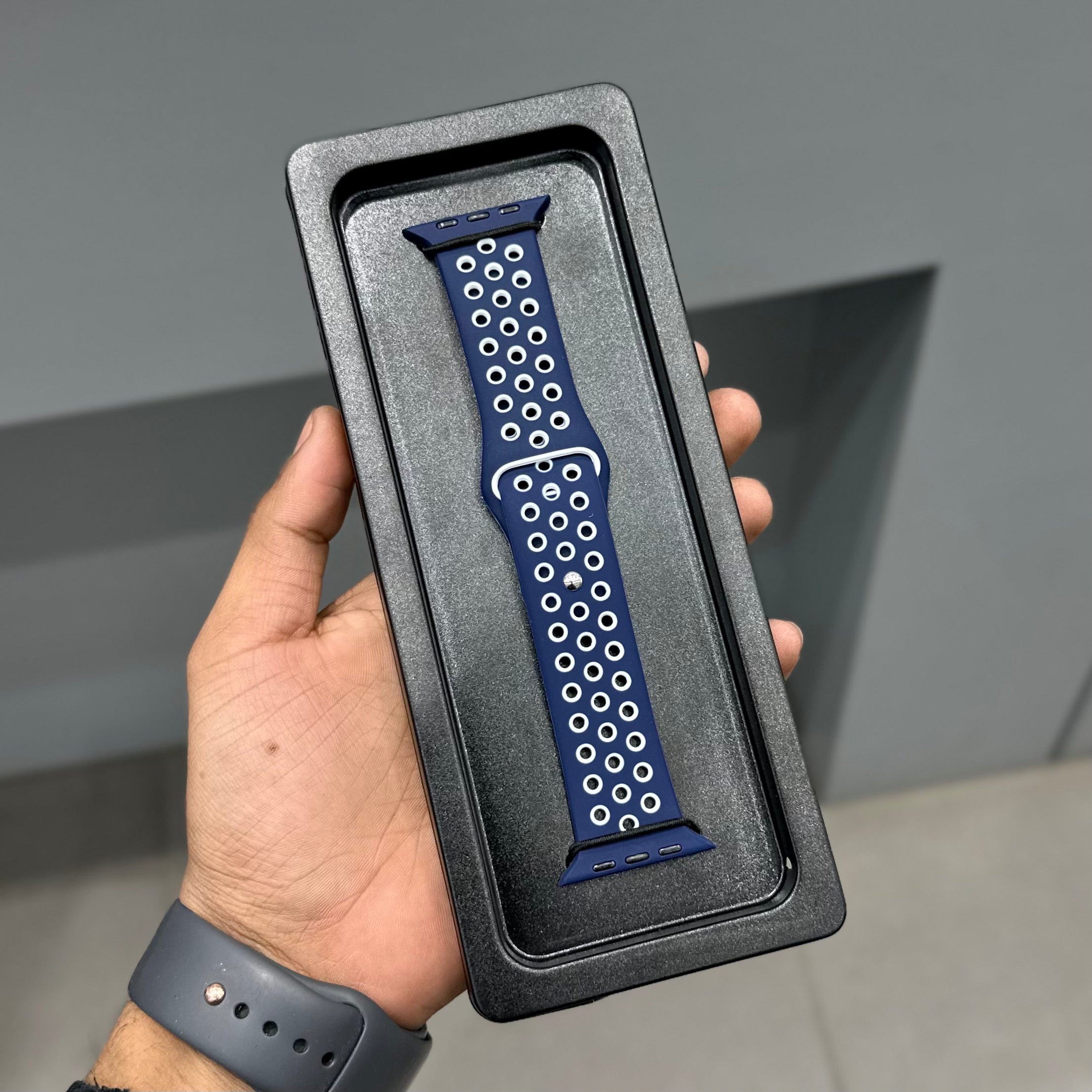 AERO FLEX SPORTS STRAP - BLUE - WHITE ( No. 3083 ) Mobile Case by CoverMeUp